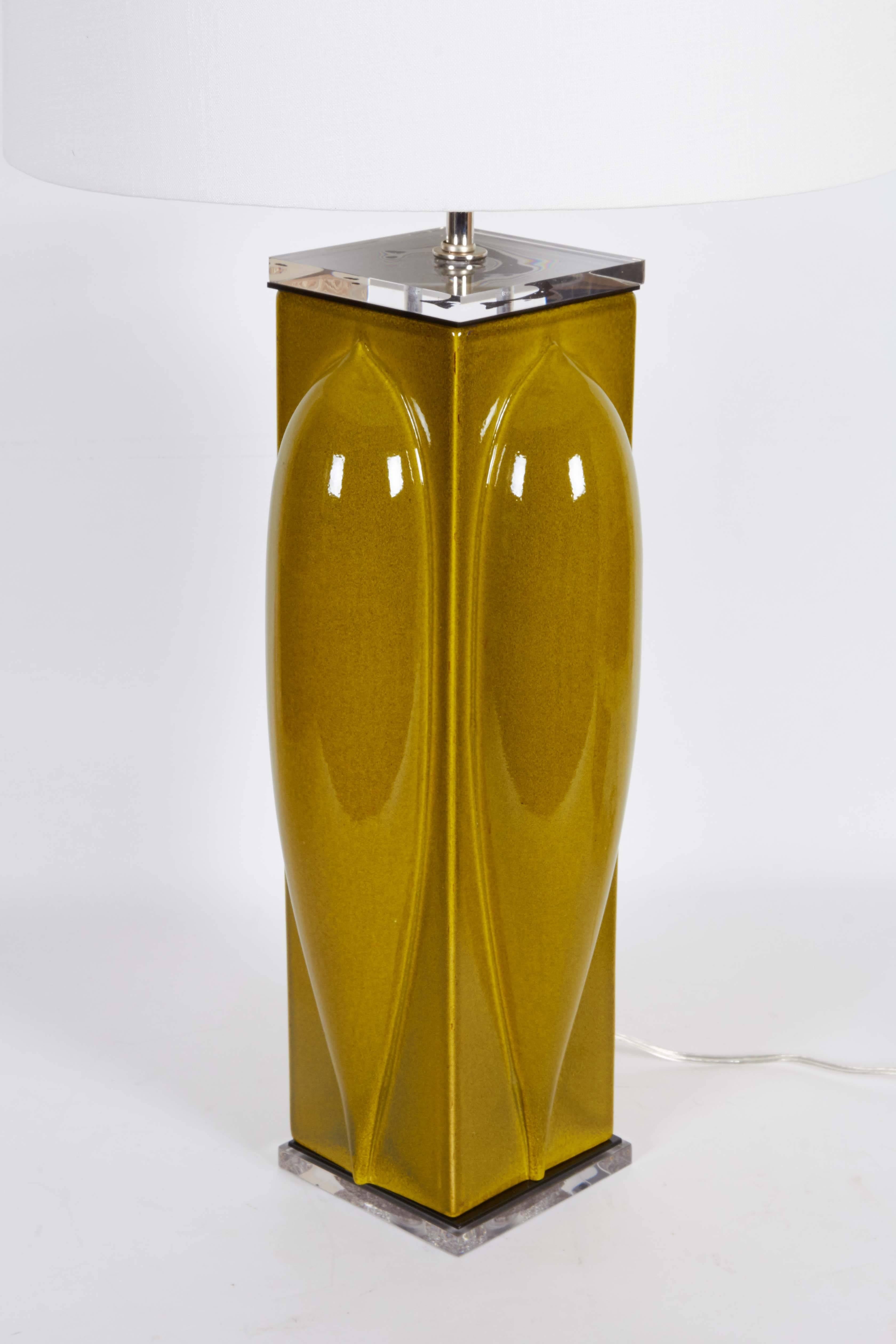 Lucite Pair of Mid-Century Modern Lobed Ceramic Lamps