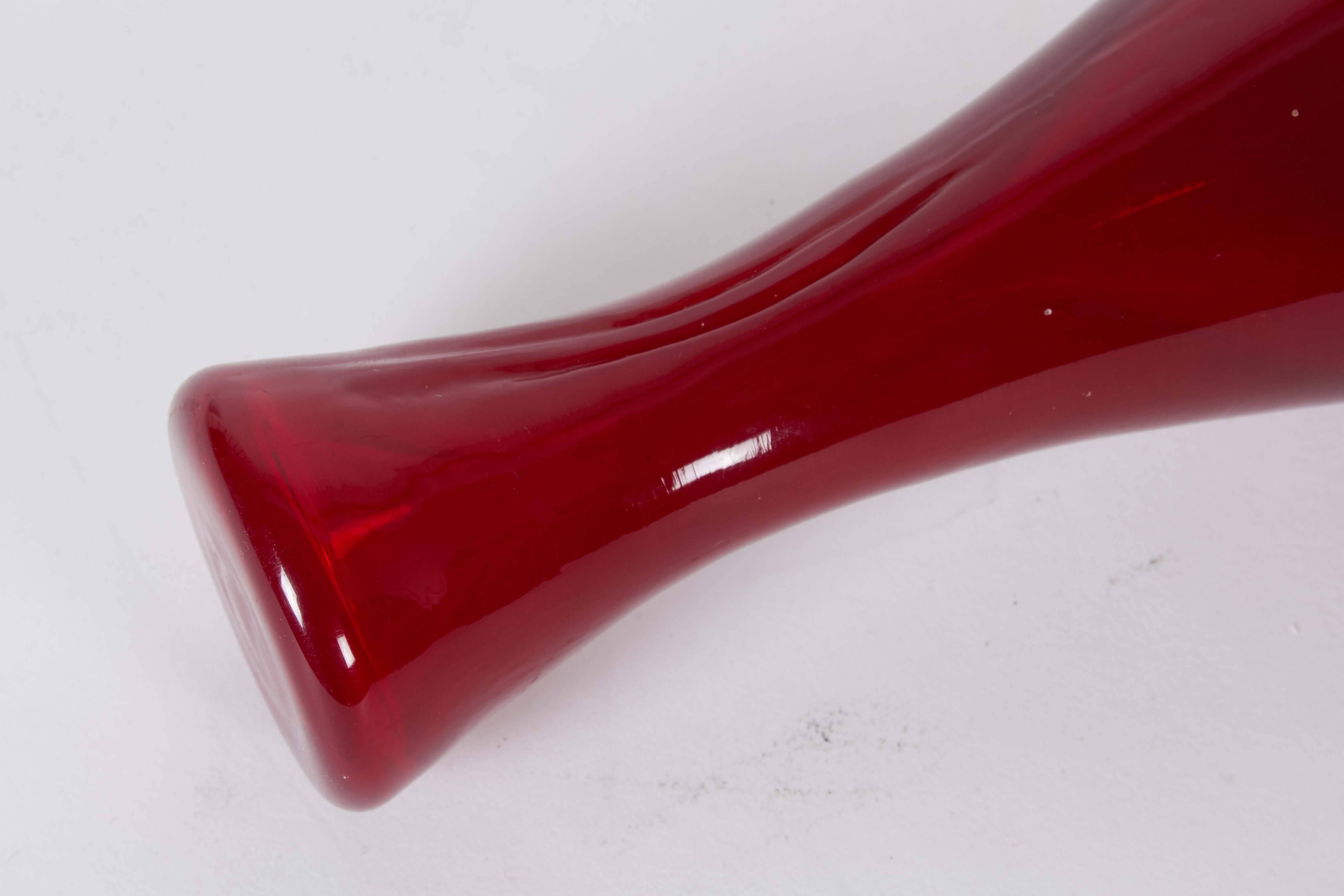 Blenko 'Chess Piece' Decanter Ruby Red Blown Glass by Wayne Husted In Excellent Condition In New York, NY