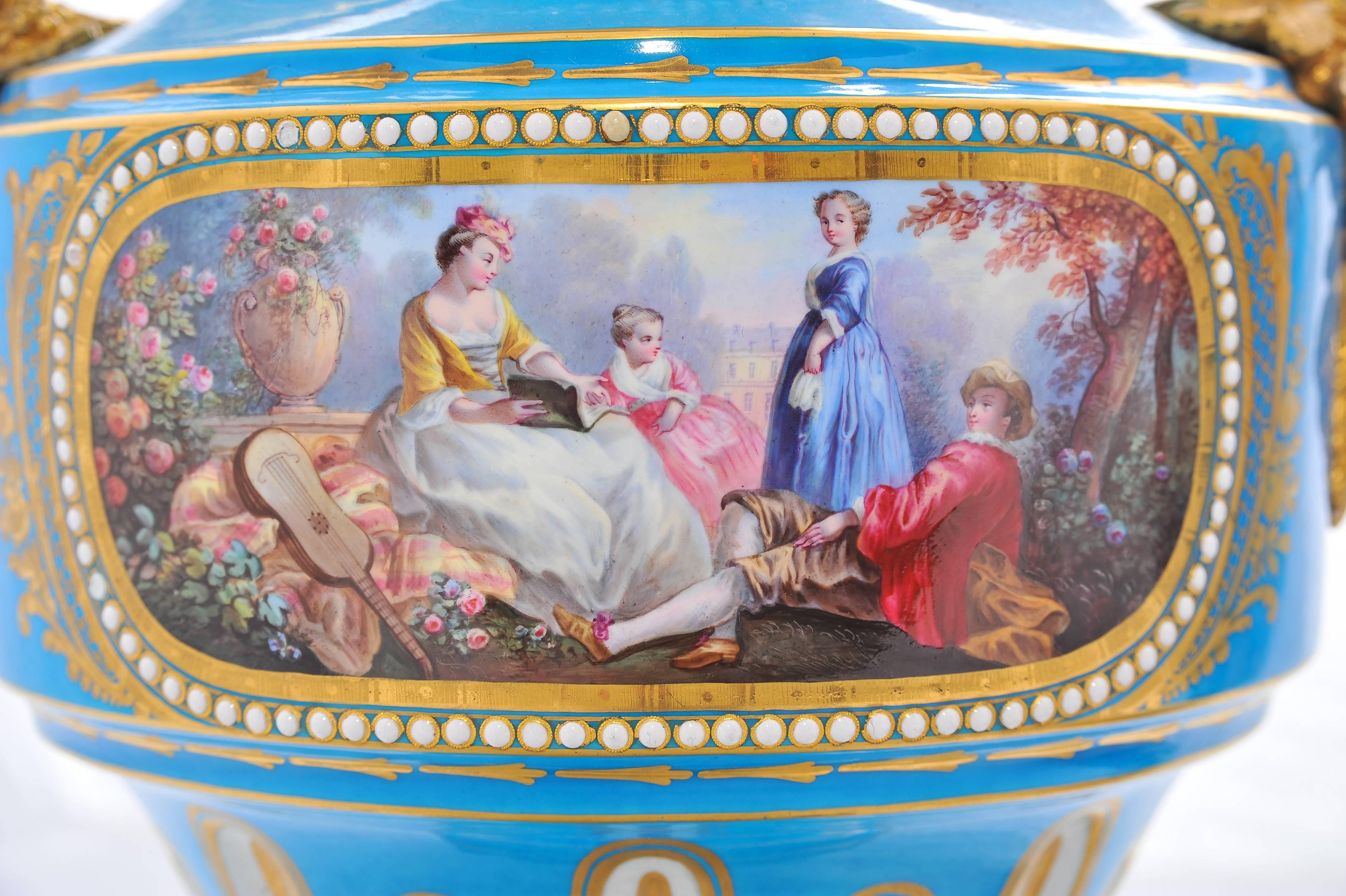 Klassische „Sevres“-Vasen des 19. Jahrhunderts, Paar im Zustand „Hervorragend“ im Angebot in Brighton, Sussex