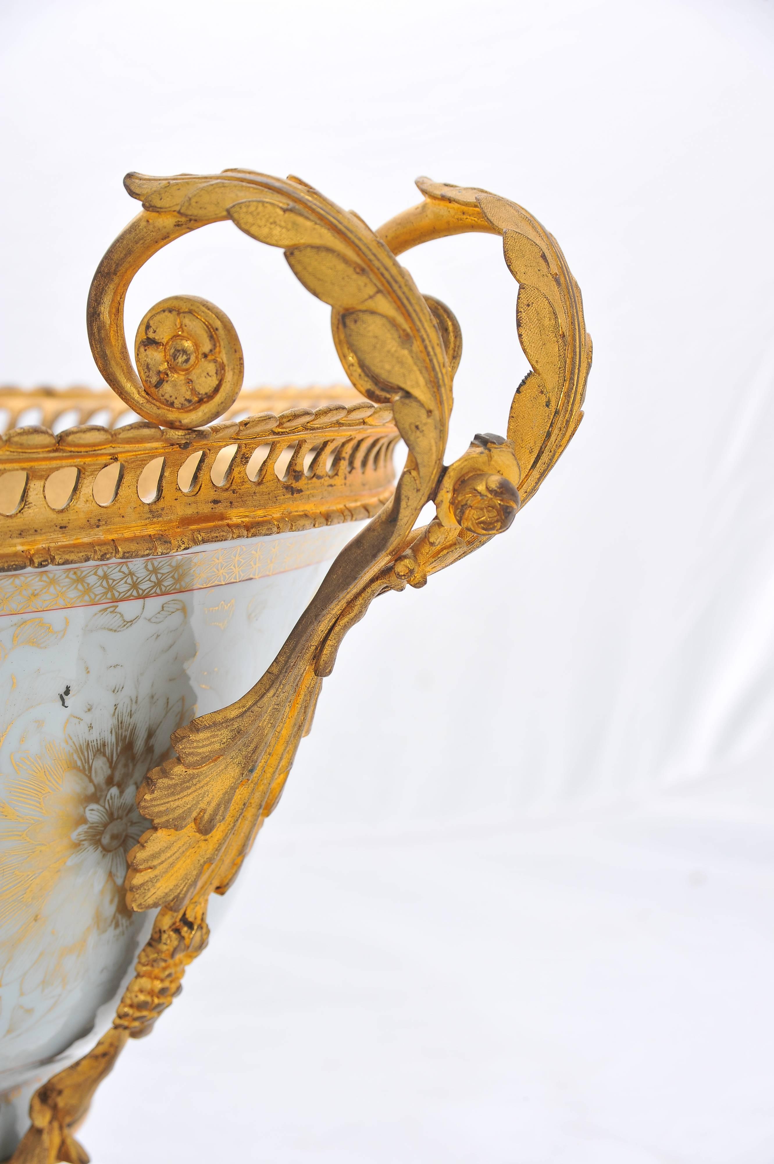 18th Century Chinese Export Ormolu Mounted Bowl In Good Condition For Sale In Brighton, Sussex