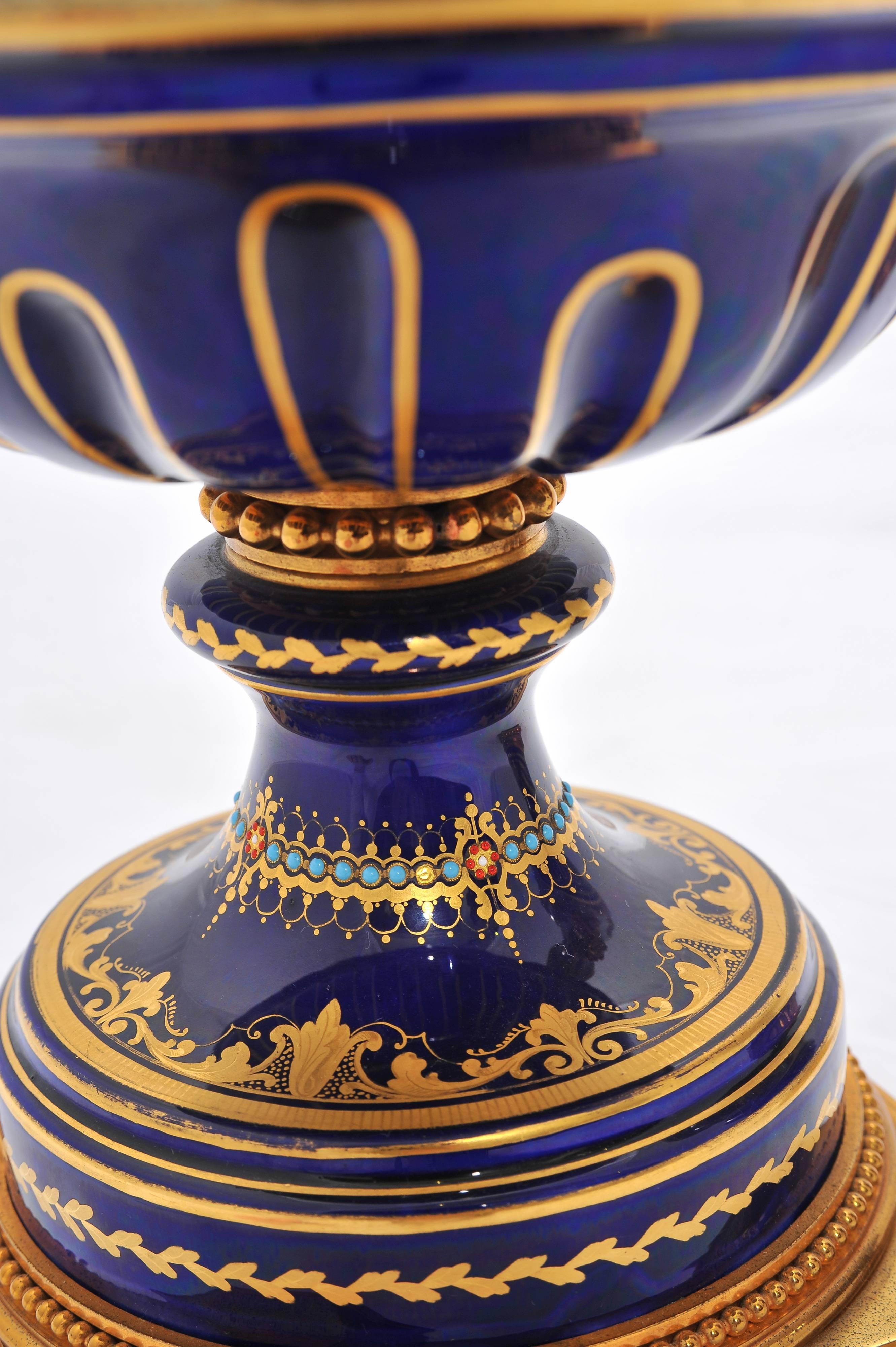 Paar antike Svres-Vasen im Angebot 1