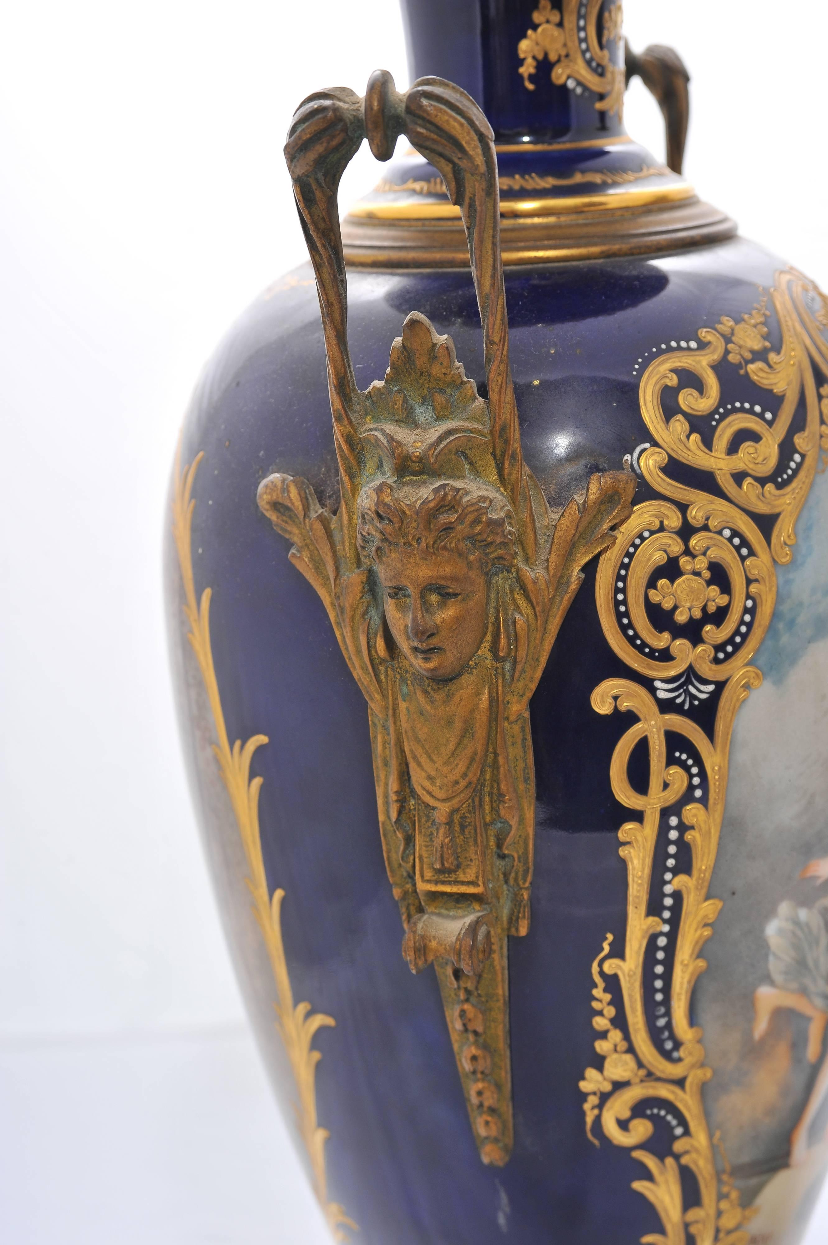 Paire de vases en porcelaine de Sèvres du 19e siècle Bon état - En vente à Brighton, Sussex