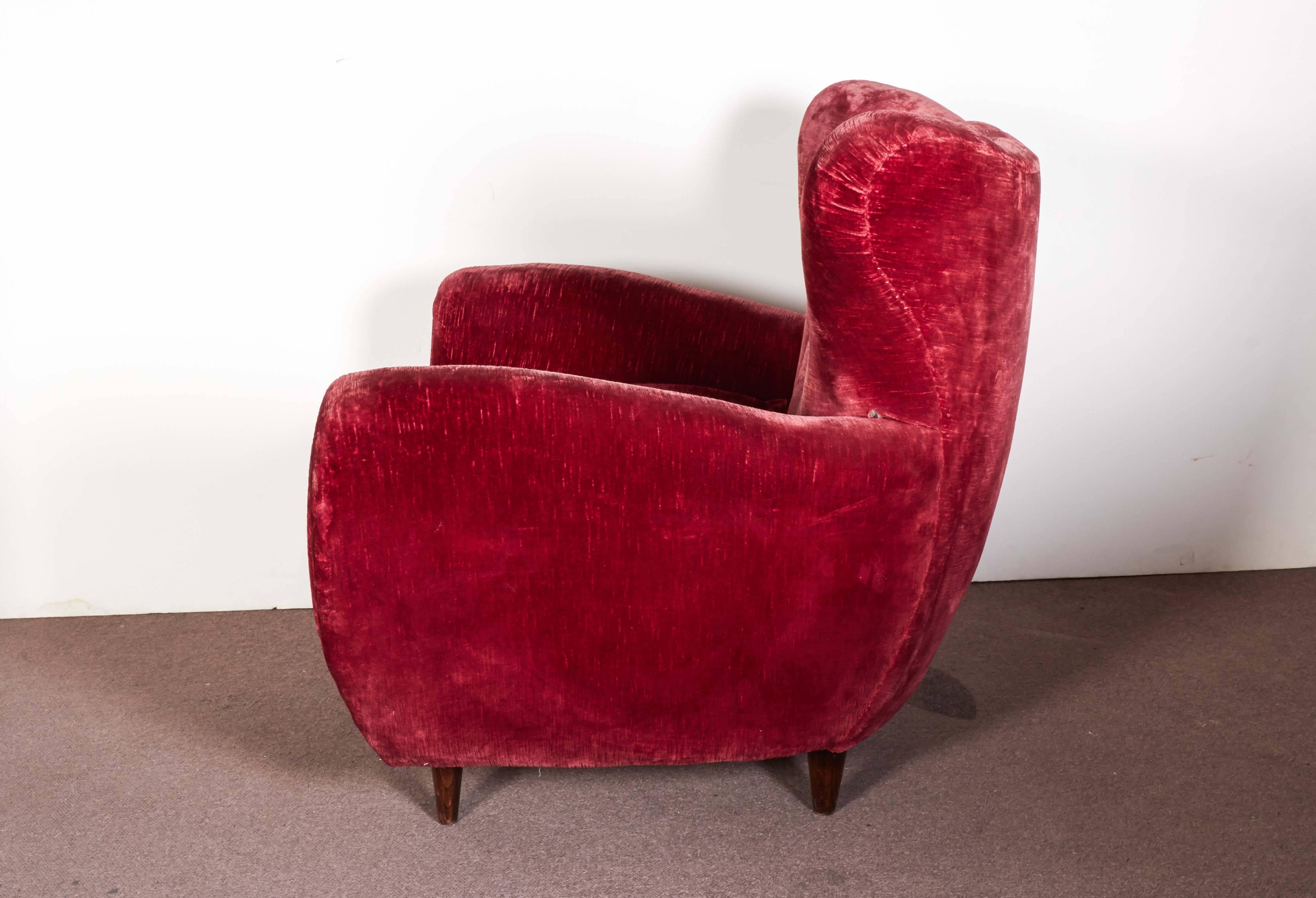 20th Century Pair of Large Mid-Century Italian Club Chairs Attributed to Guglielmo Ulrich