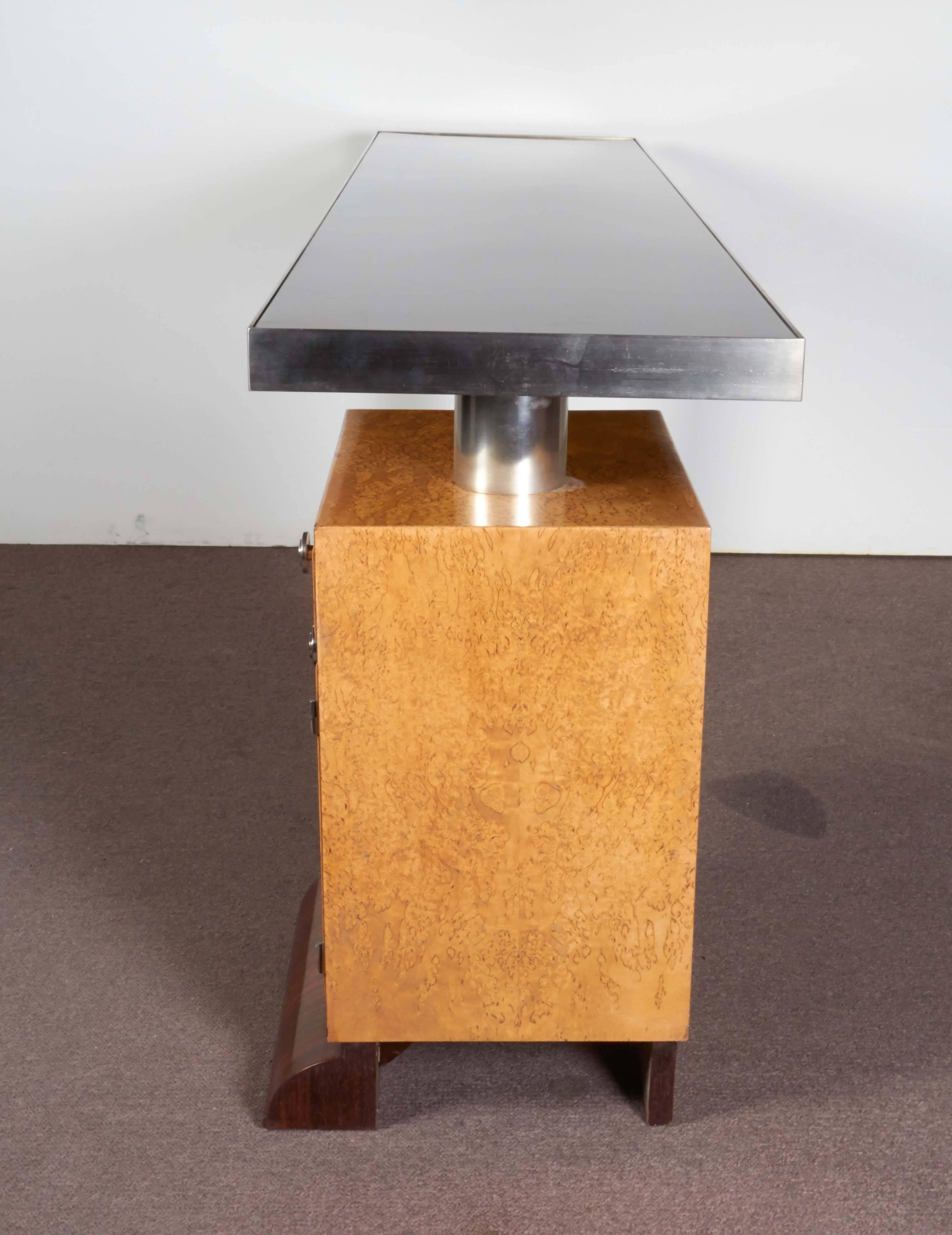 Schmaler modularer/ reversibler/ minimalistischer Schreibtisch in zweifarbigem Wood und Nickel (Mitte des 20. Jahrhunderts) im Angebot