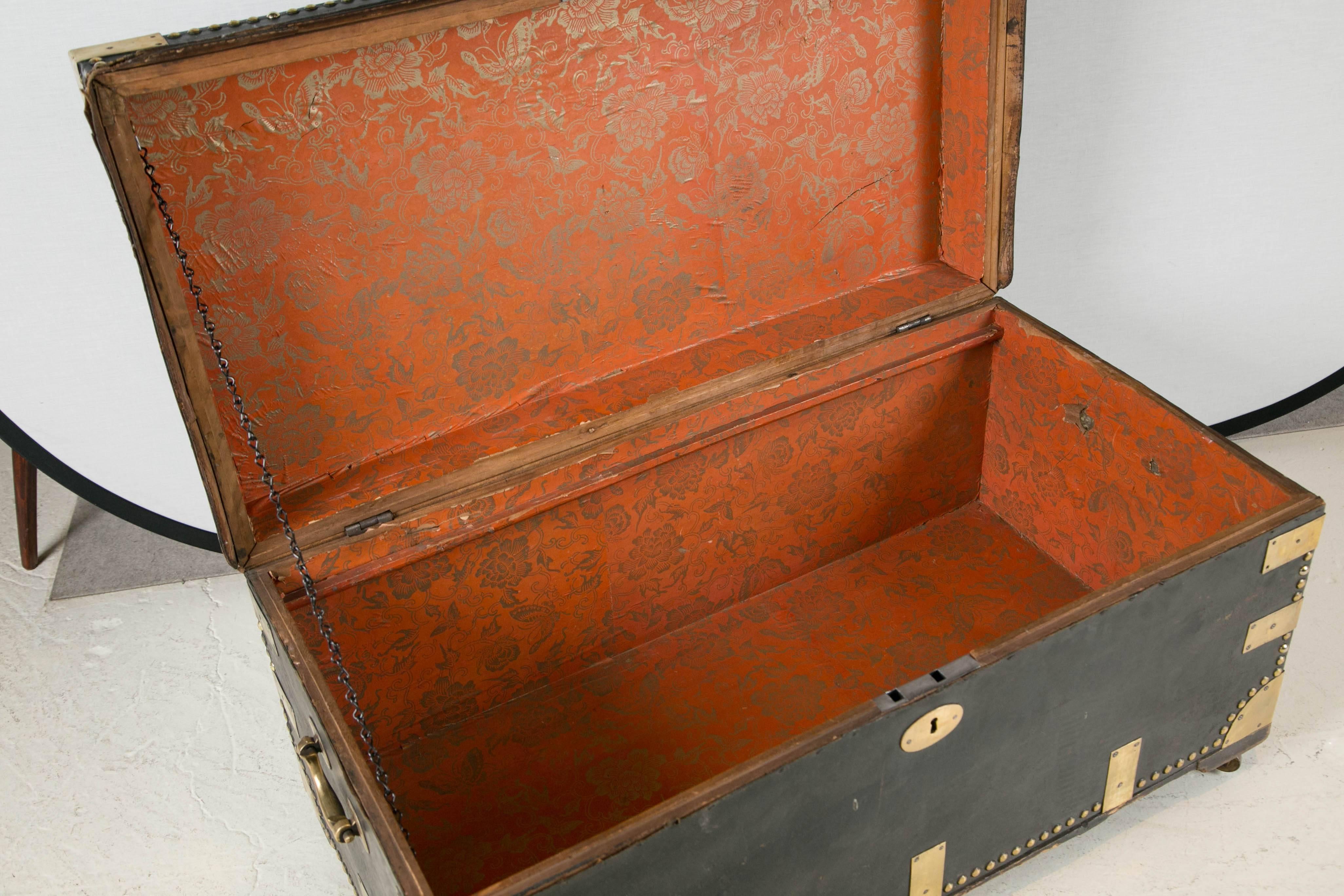 Campaign Military Leather Trunk, circa 19th Century In Good Condition In Stamford, CT