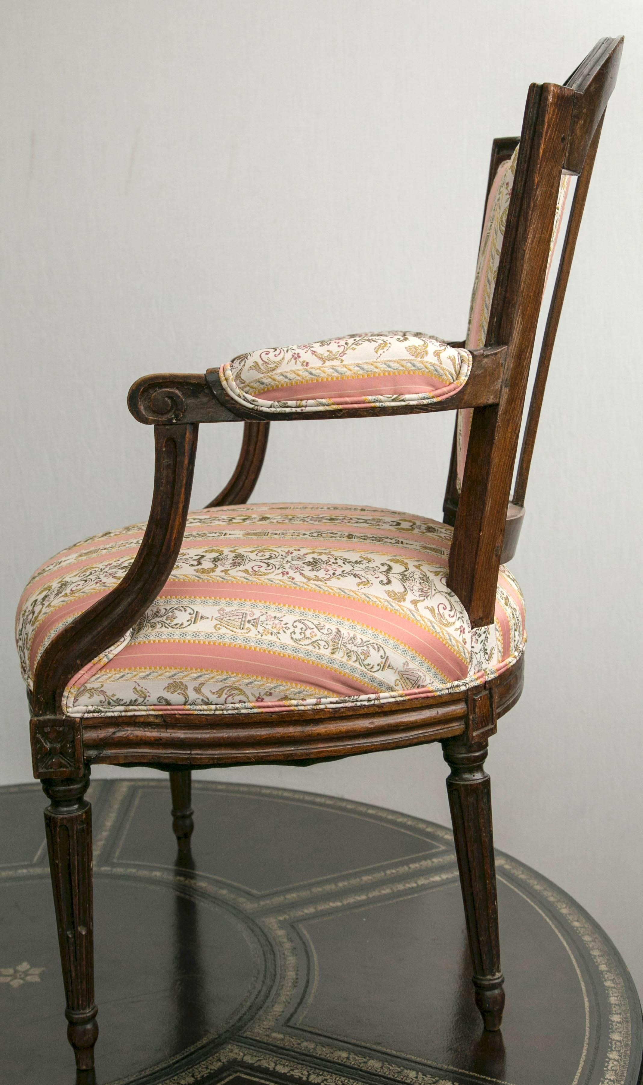 Pair of Louis XVI Cabriolet Fauteuils In Good Condition In Woodbury, CT