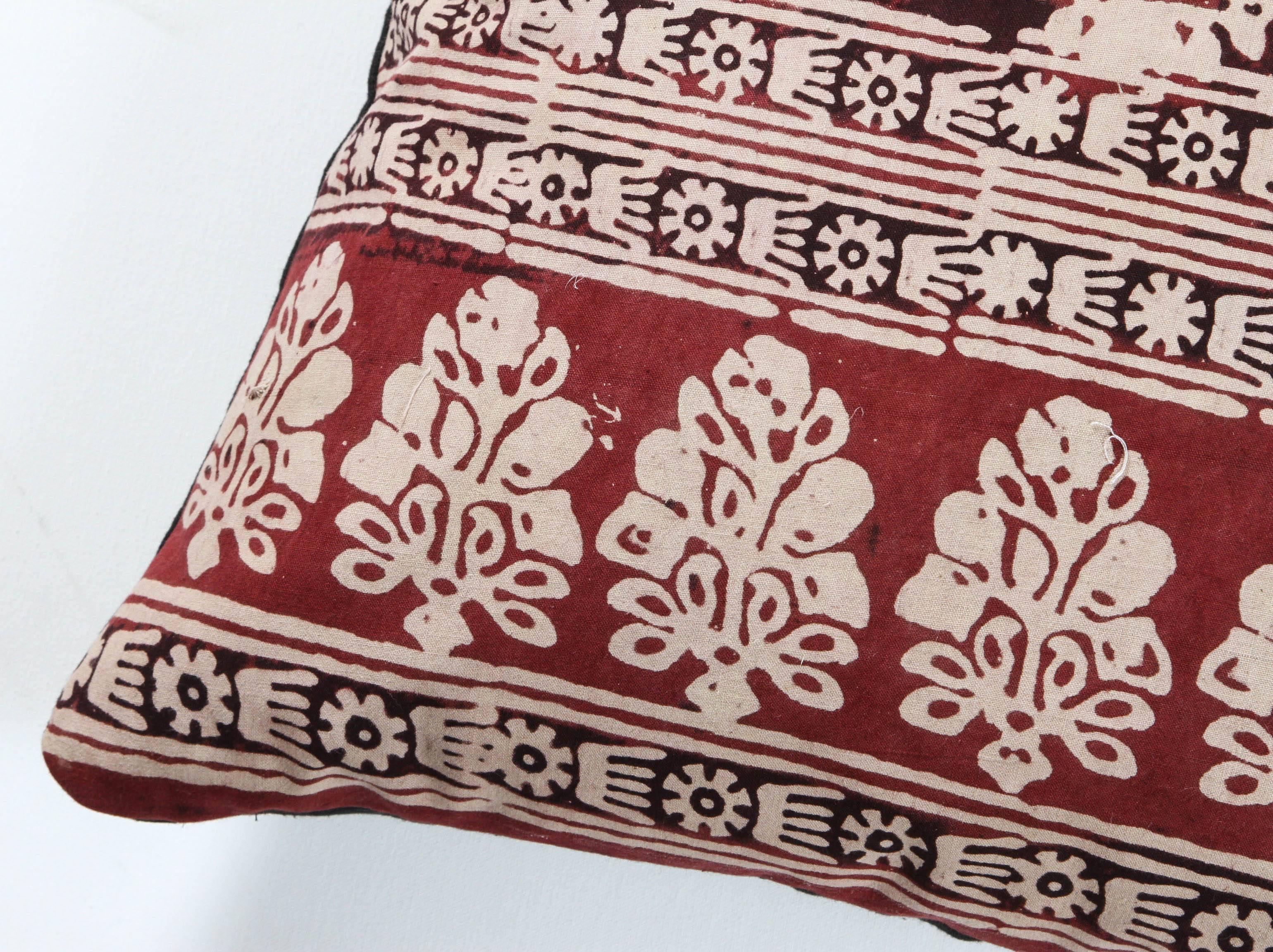 Vintage Indian Resist Dyed Print Pillow in Red, Brown and Off-White In Excellent Condition For Sale In Los Angeles, CA