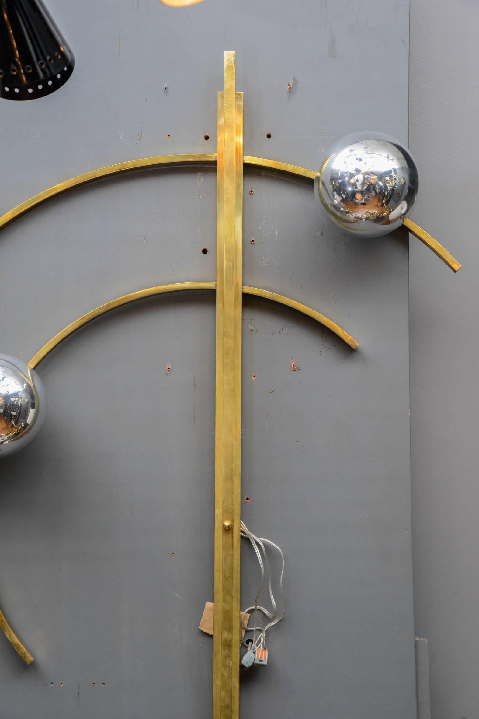 Set of Six Original Brass and Murano Glass Globes Brass Wall Sconces In Excellent Condition In Saint-Ouen, IDF