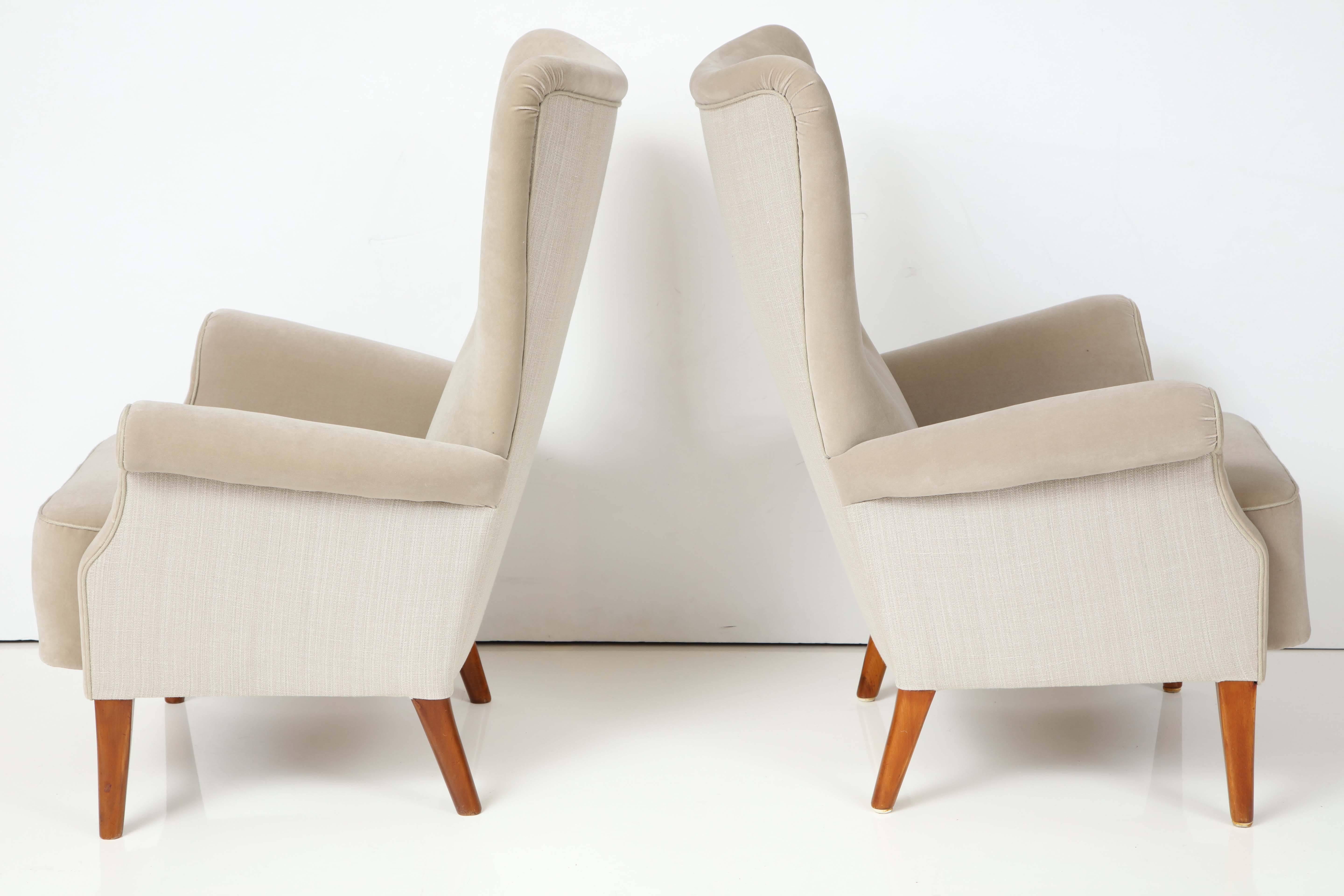 Danish Pair of Fritz Hansen 8020 Series Lounge Chairs