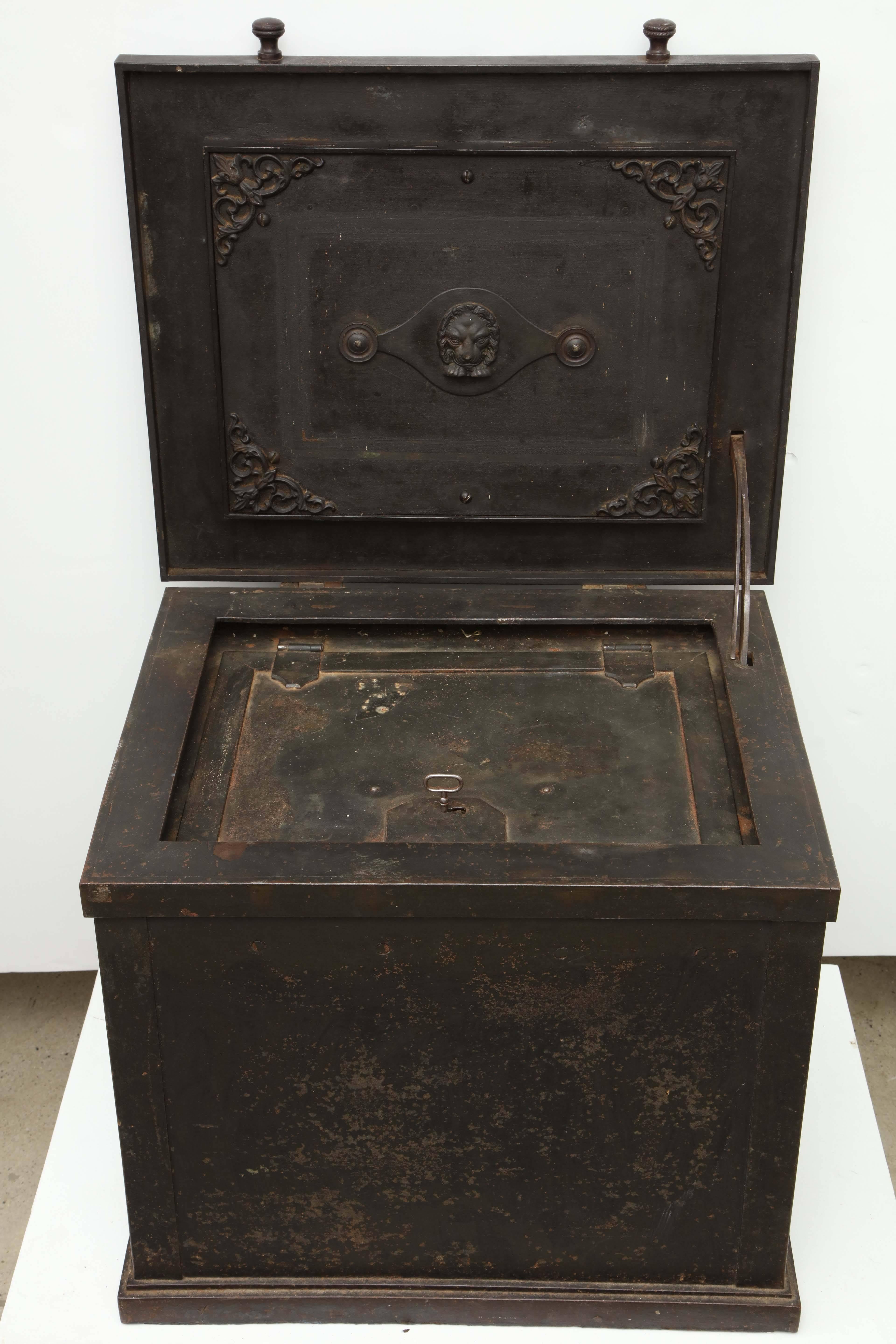 Danish Painted Steelsafe with Hidden Lock, 19th Century For Sale 3