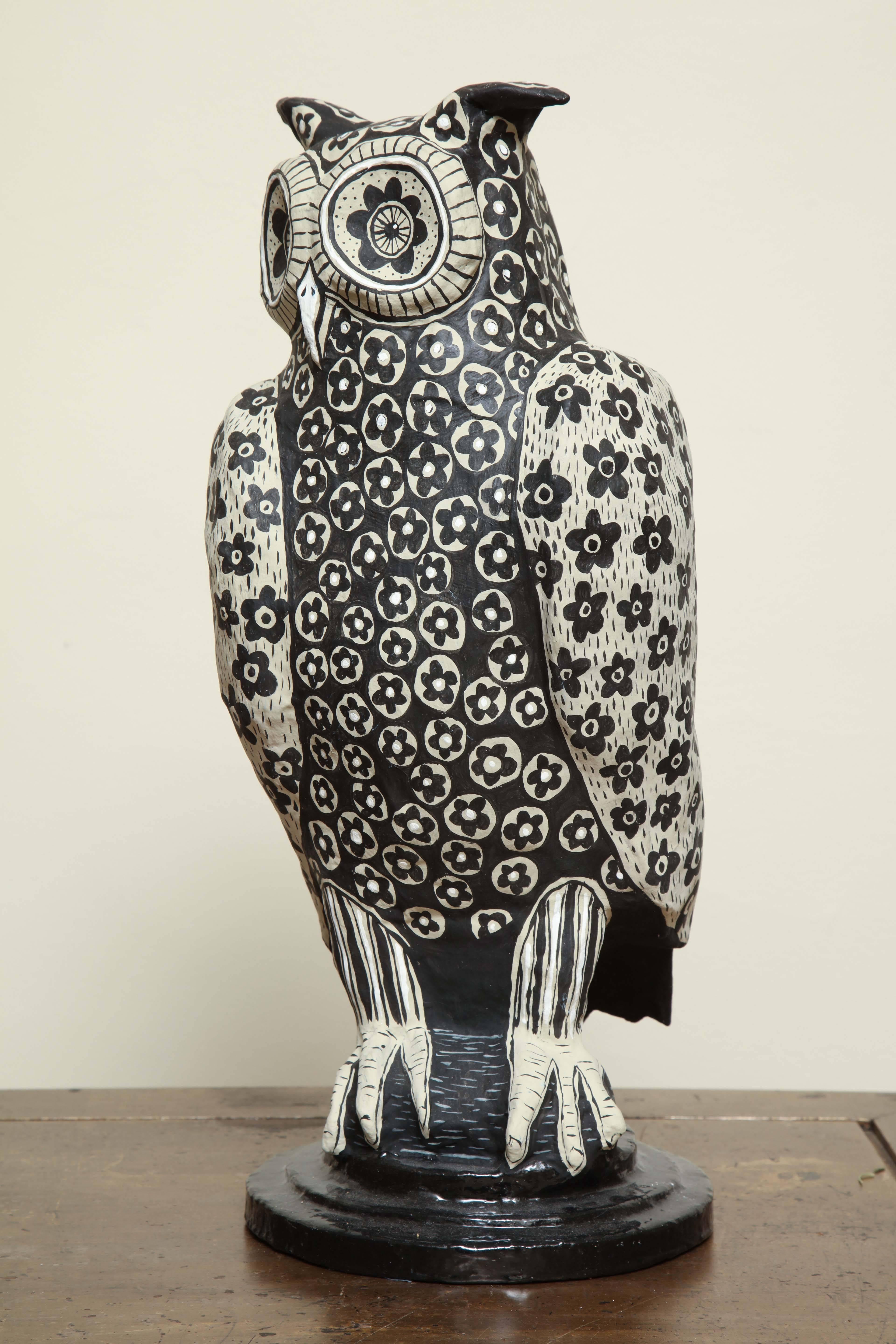 Black and white-painted papier mâché vase in the form of an owl with flowerhead decoration by artist Mark Gagnon in collaboration with acclaimed floral designer Emily Thompson. Would require a liner to receive water.