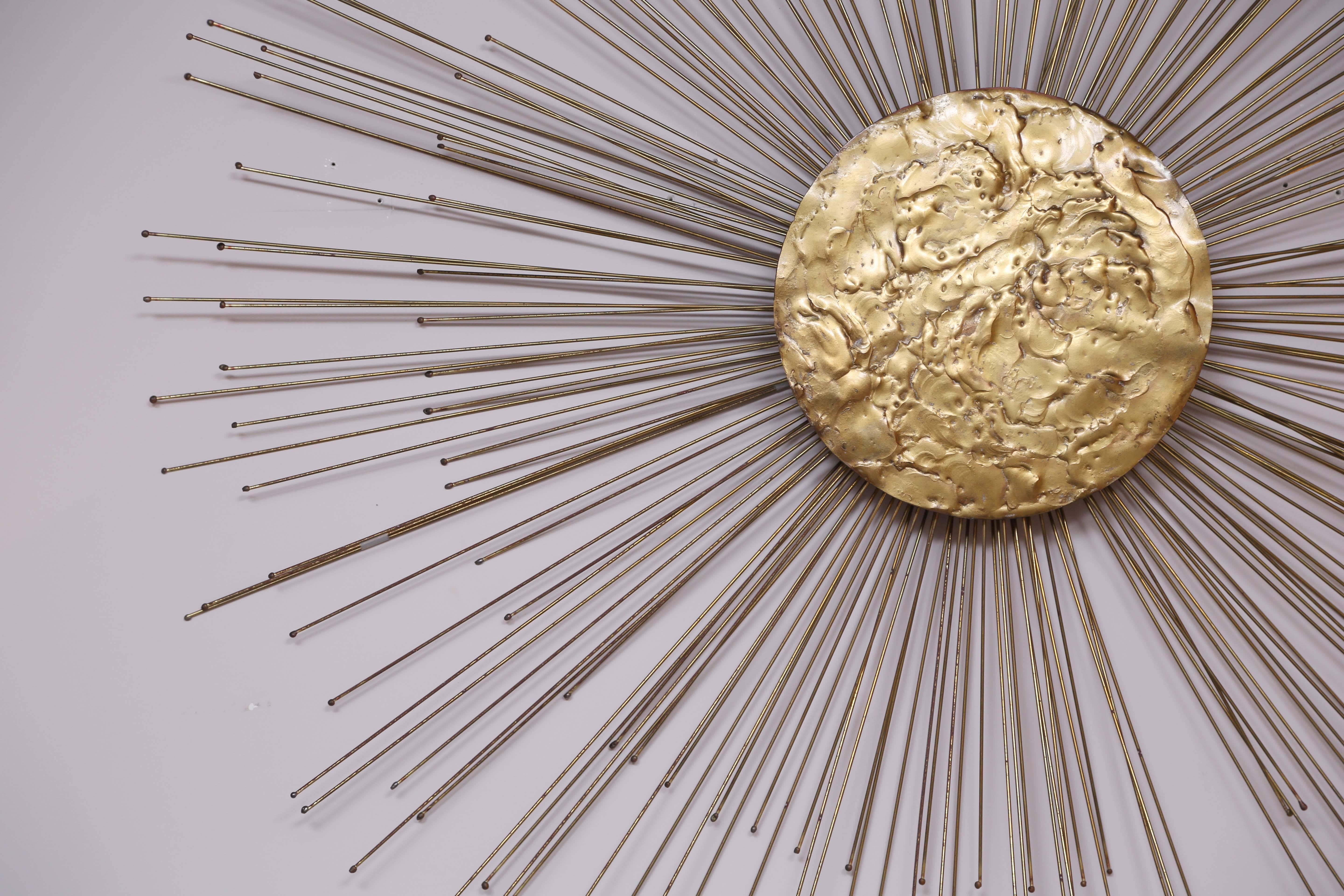 This is the largest and prettiest sunburst sculpture of Jere, in great condition. 

The sunburst makes a strong statement on any wall,it would be lovely over a double or kingsize bed,or on any other wall in your space.It will add elegance to  any