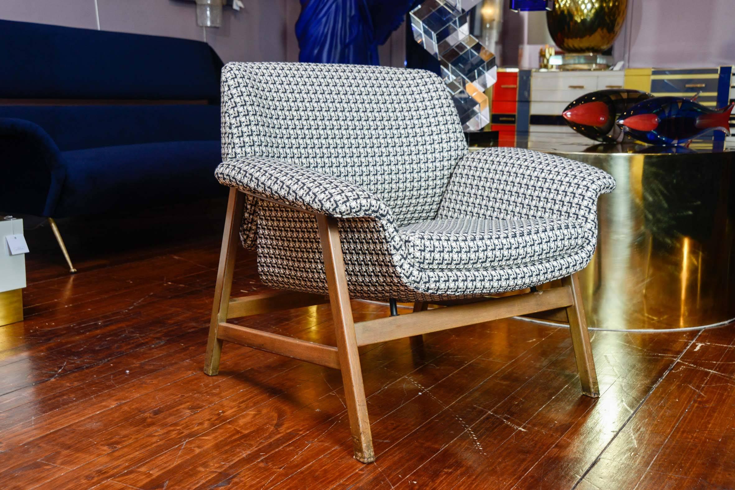 Mid-Century Modern Elegant Pair of Italian Vintage Armchairs