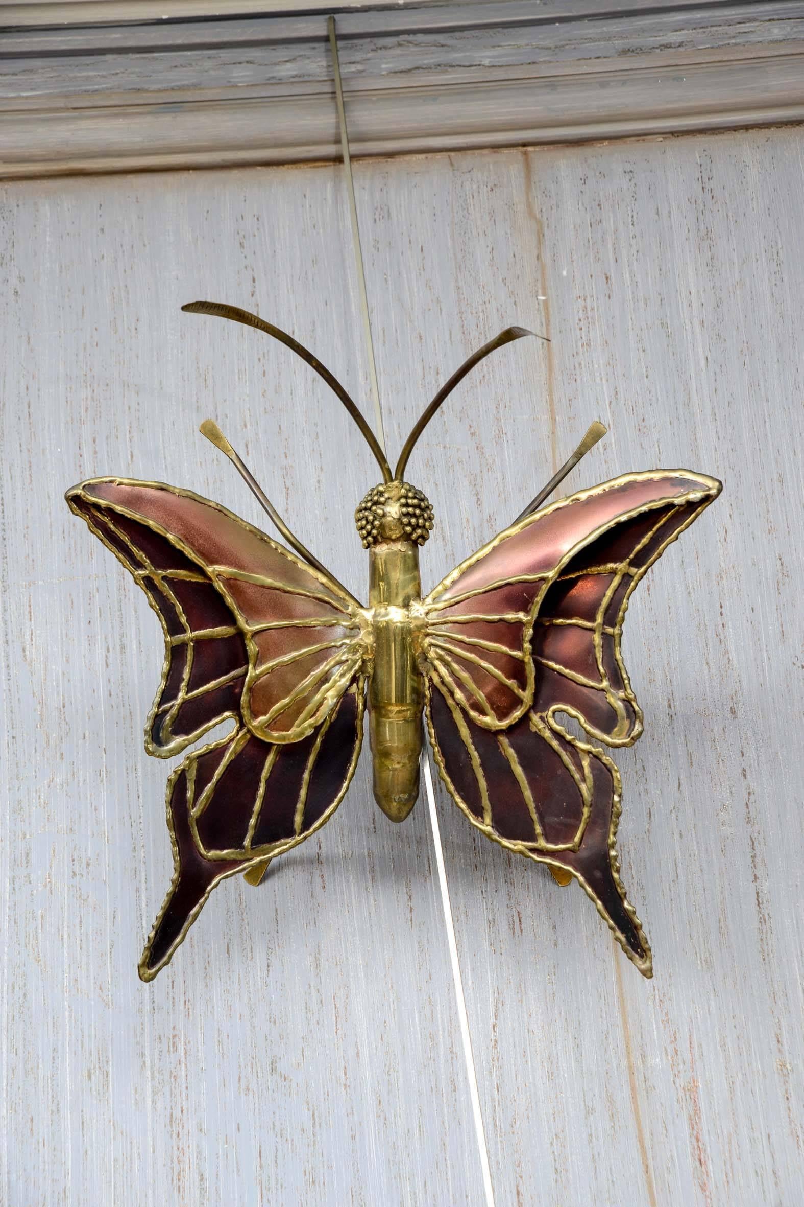 Pair of butterfly sconces, the large model is electrified, the other is for decoration purpose.
Dimensions of the large sconce: 63 X 63 cm.
Small one: 39 X 39 cm.