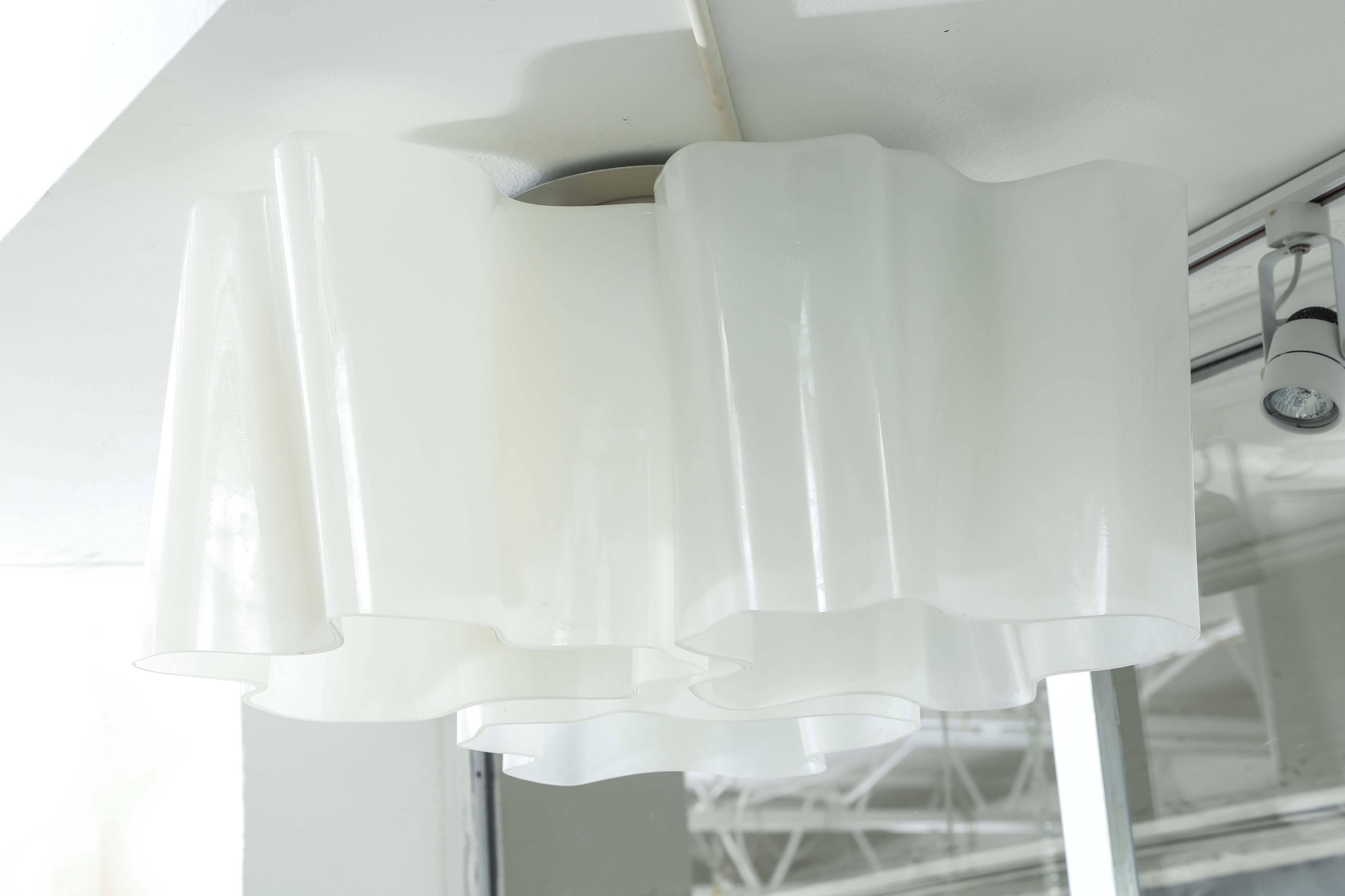 We offer a pair of logico triple nested semi-flush mount designed by Michele De Lucchi and Gerhard Reichert for Artemide.
Marked on the sockets.
They give a clear bright light in any room or hallway.