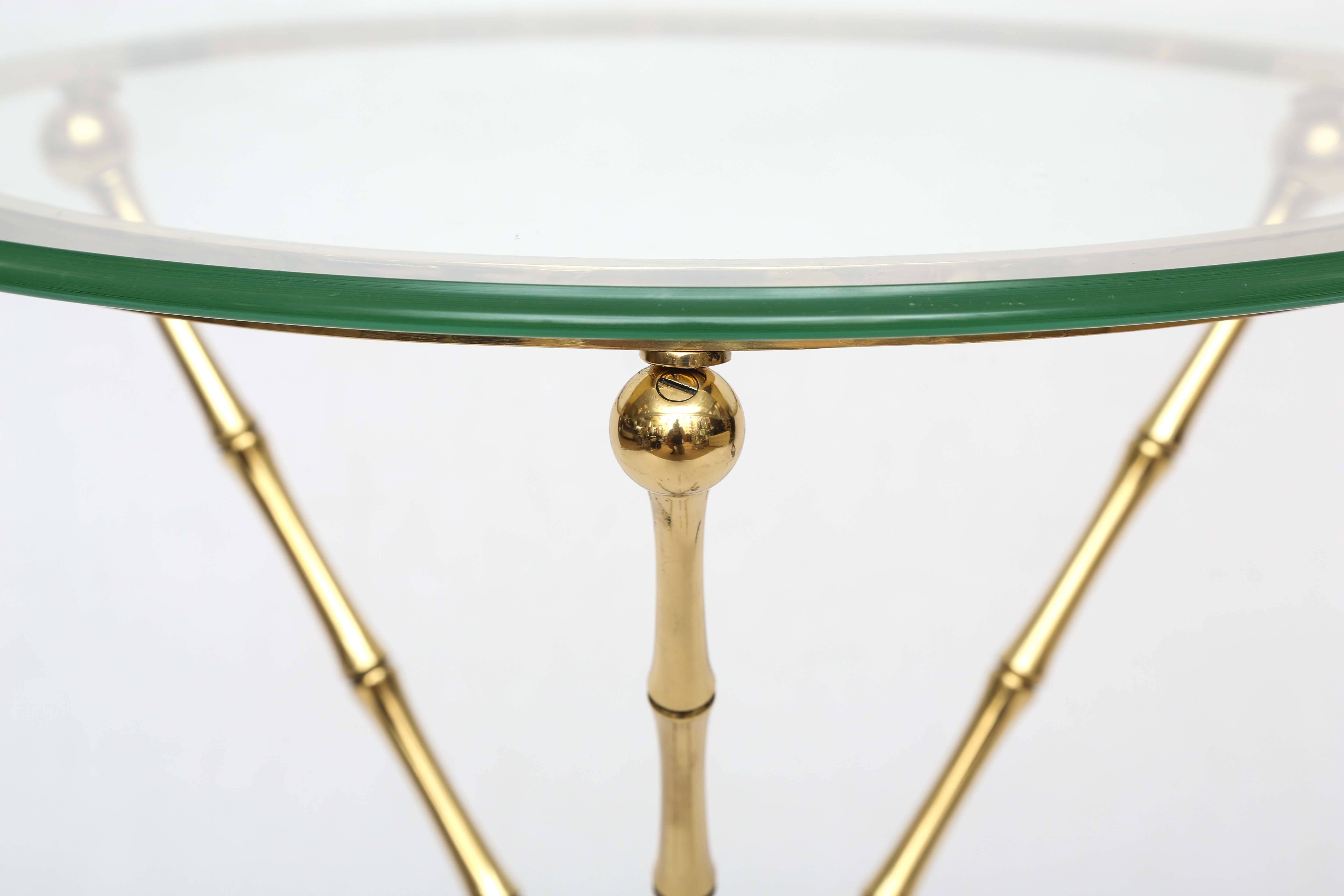 Mid-Century Modern Gio Ponti Style Round Brass and Glass Top Side Table In Excellent Condition In Miami, FL