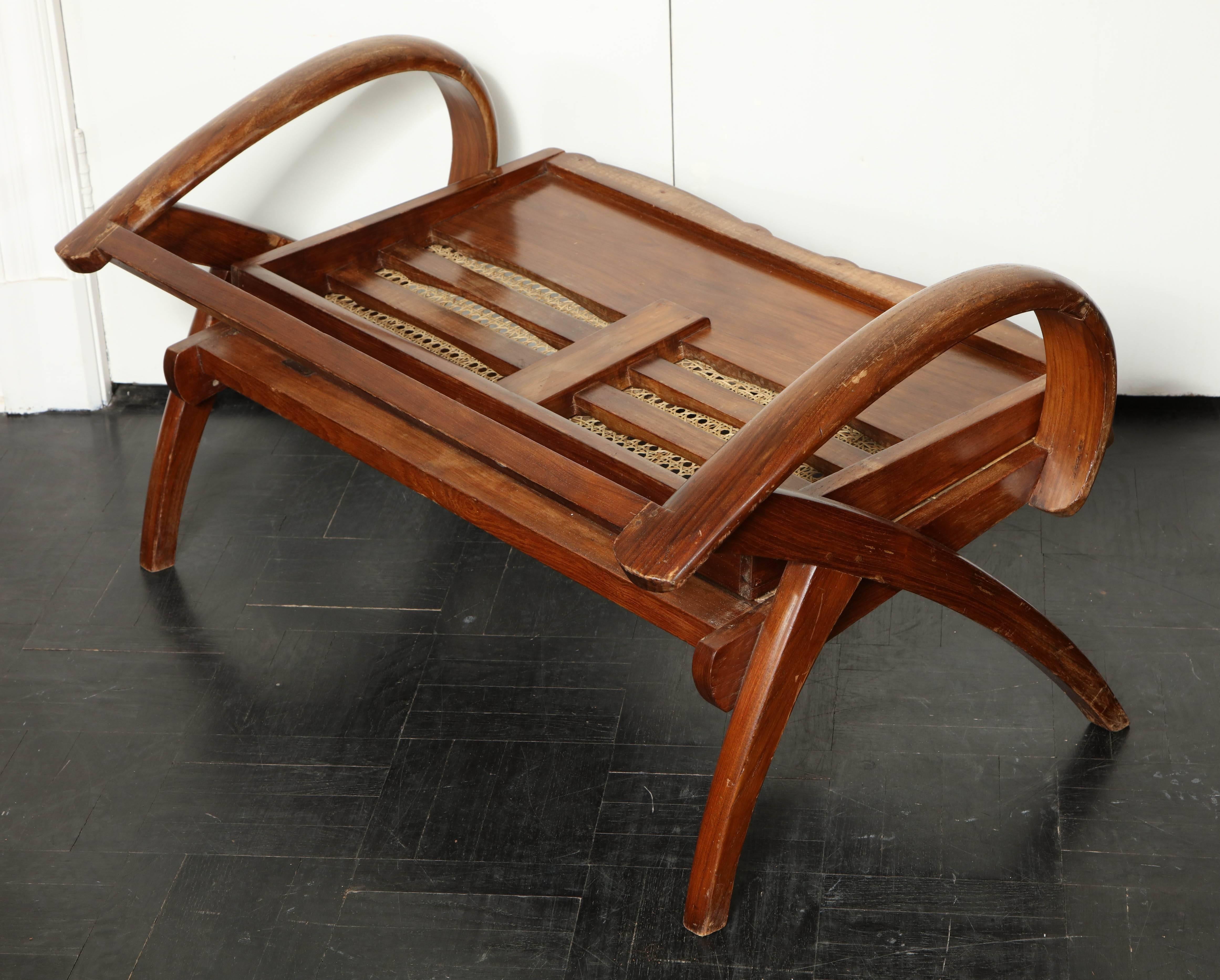 Early 20th Century Set of Four Folding Hardwood Colonial Style Armchairs, Settee en Suite For Sale