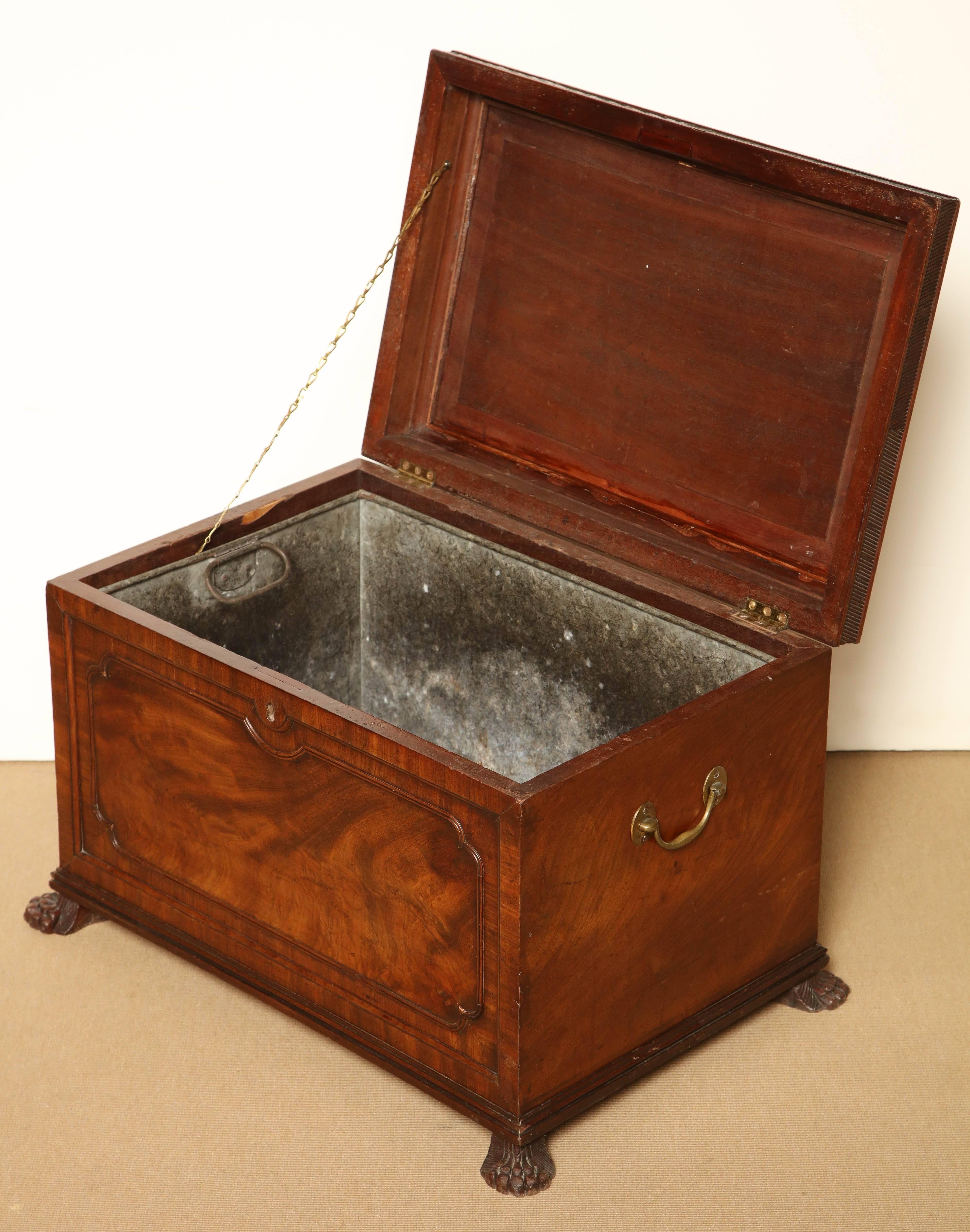 Early 19th Century English Regency Wine Cooler with Removable Metal Liner 2