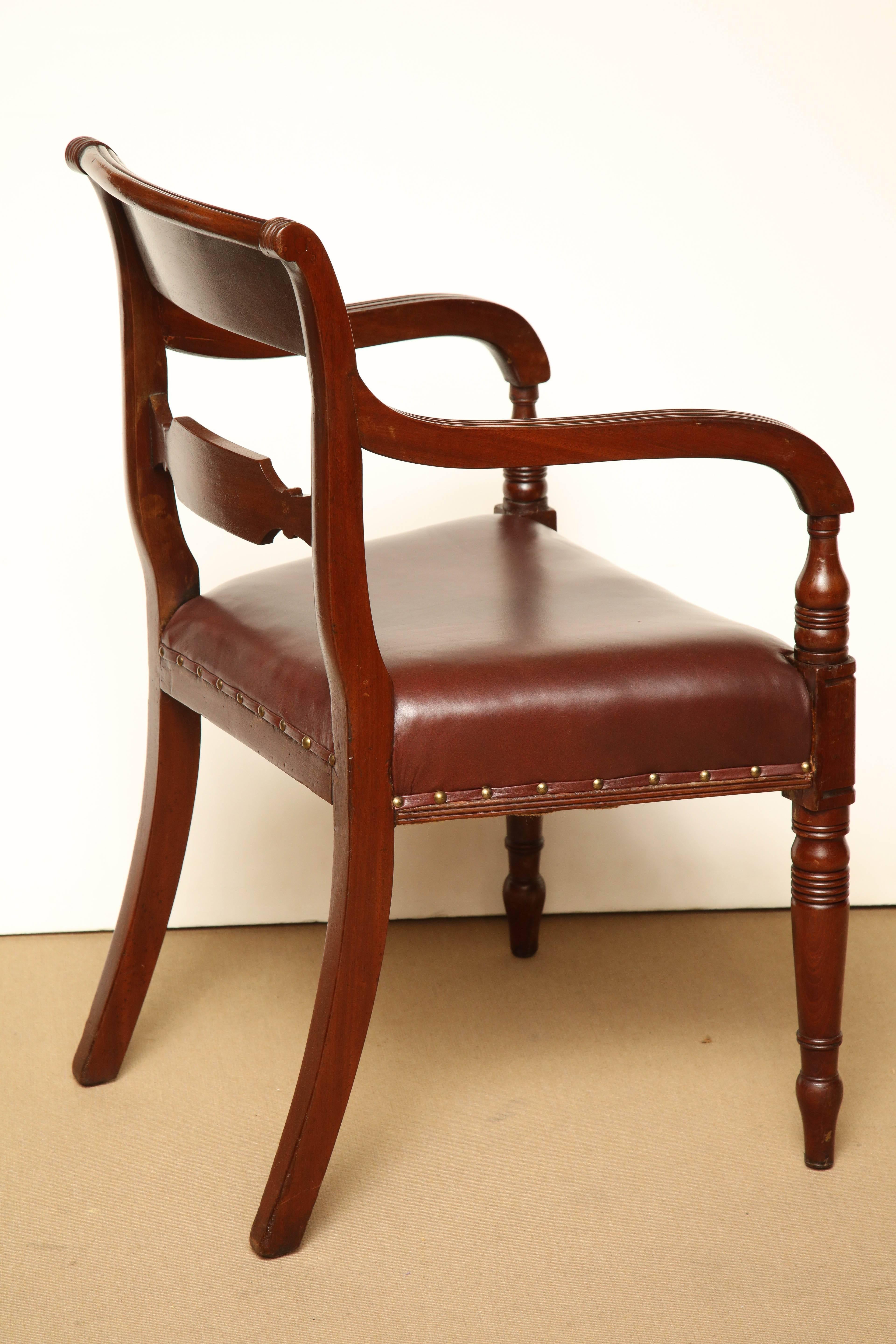 Early 19th Century English Regency, Mahogany and Brass Inlay Desk Chair For Sale 4