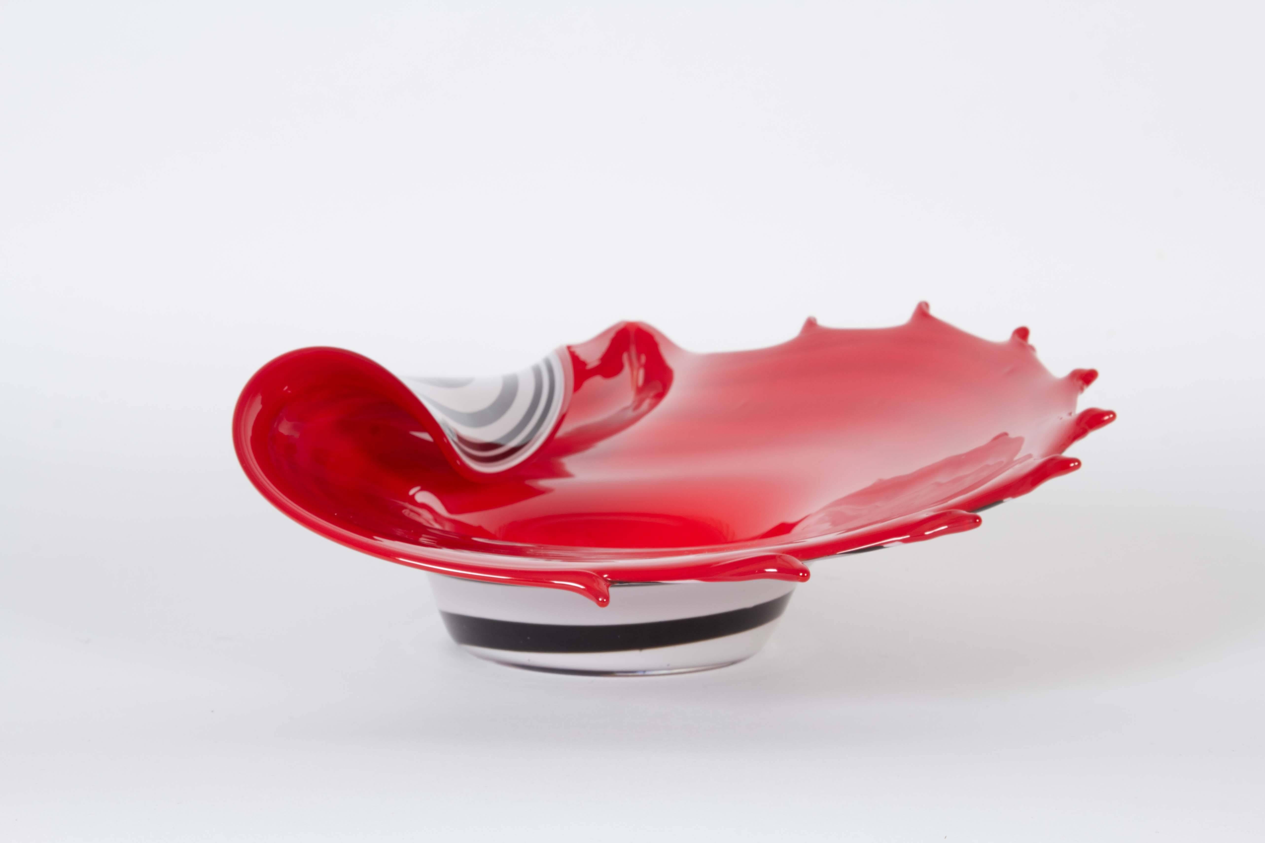 Modern Murano Glass Conch Shell Bowl In Good Condition In New York, NY