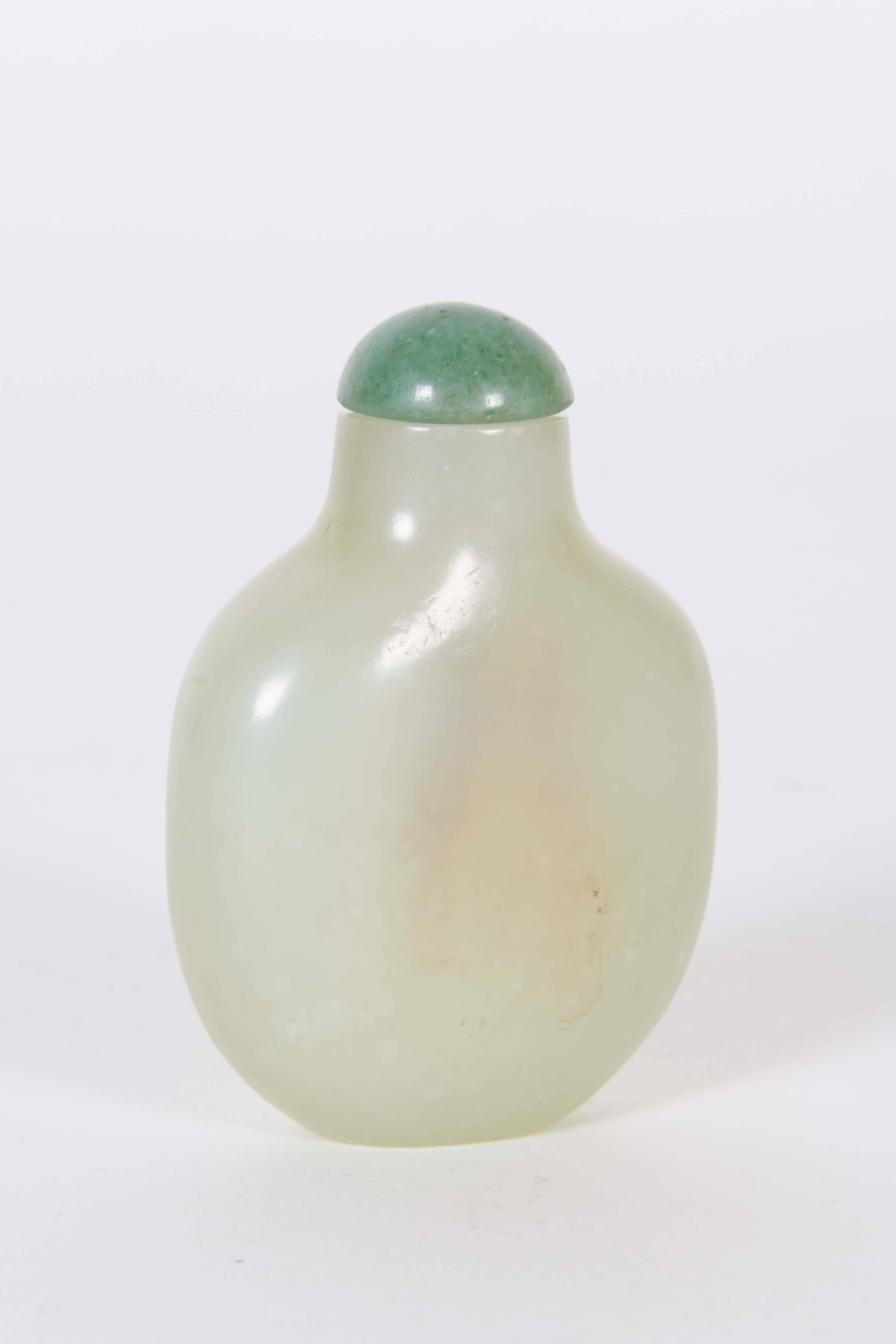 Snuff Bottle in White Jade In Good Condition In New York, NY