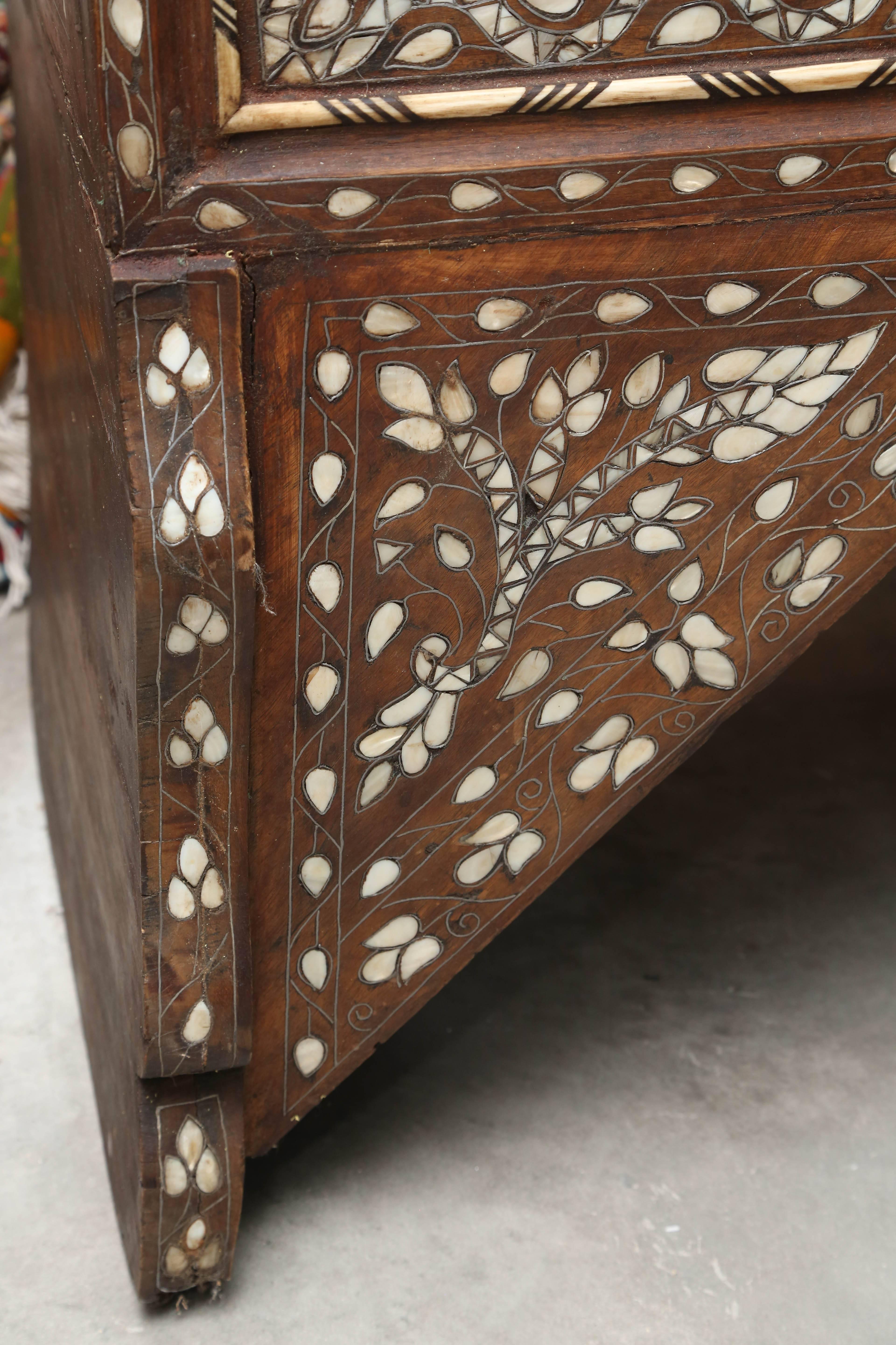 Superb 19th Century Mother-of-pearl Wedding Chest from Syria In Excellent Condition In West Palm Beach, FL