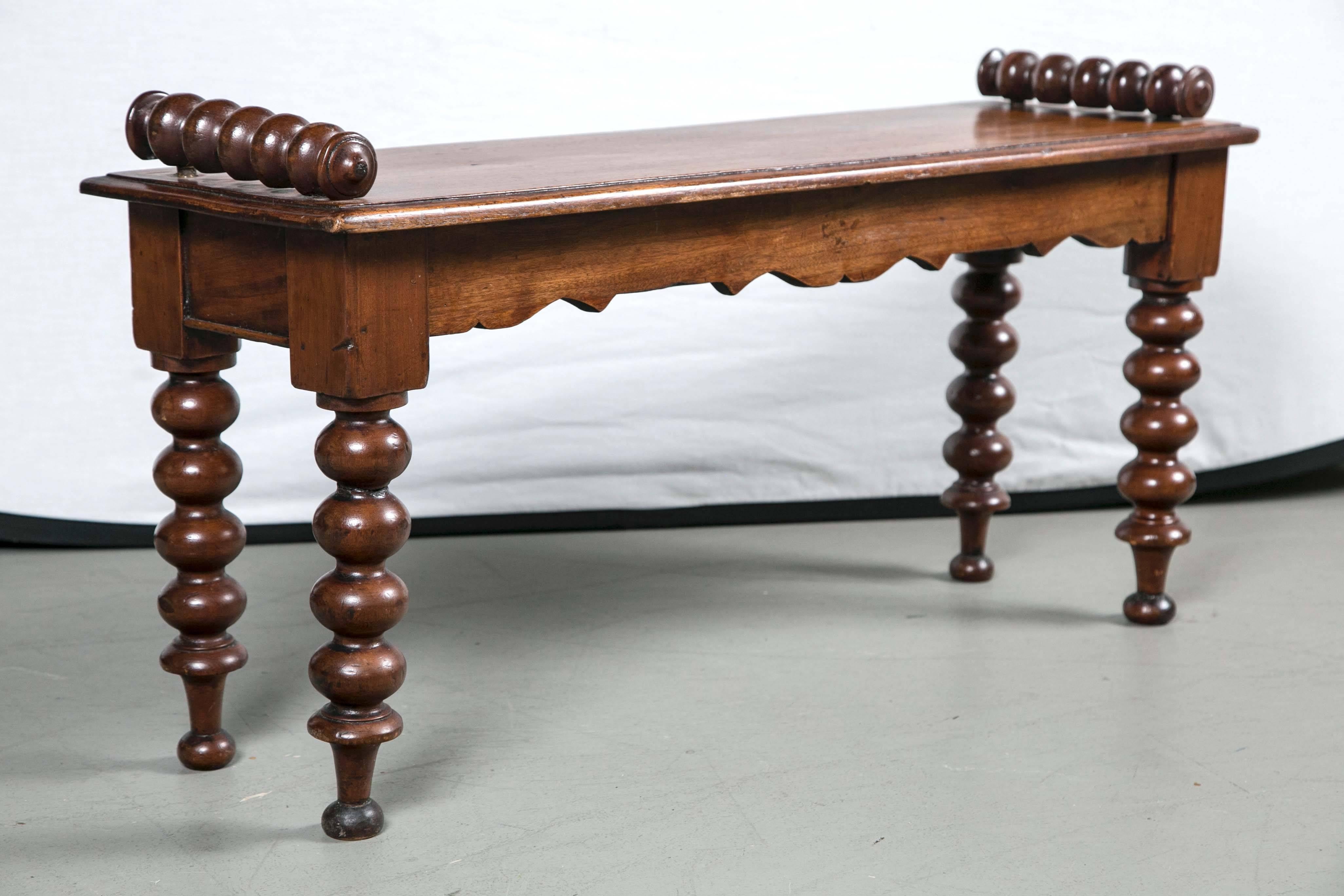 Beautifully turned English 19th century oak bench great style.
