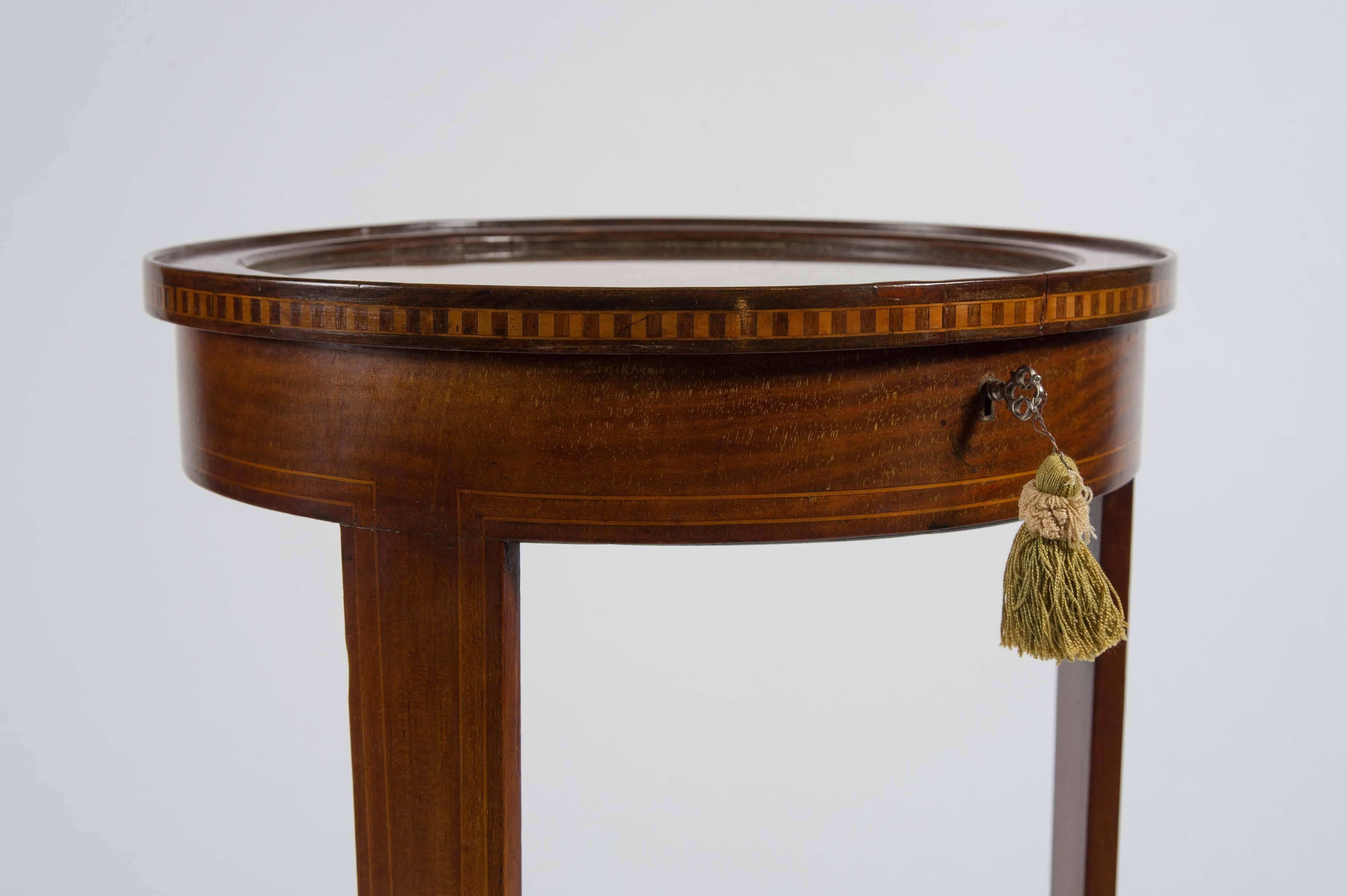 Early 20th Century Edwardian Mahogany Circular Bijouterie Table with Gold Velvet 2