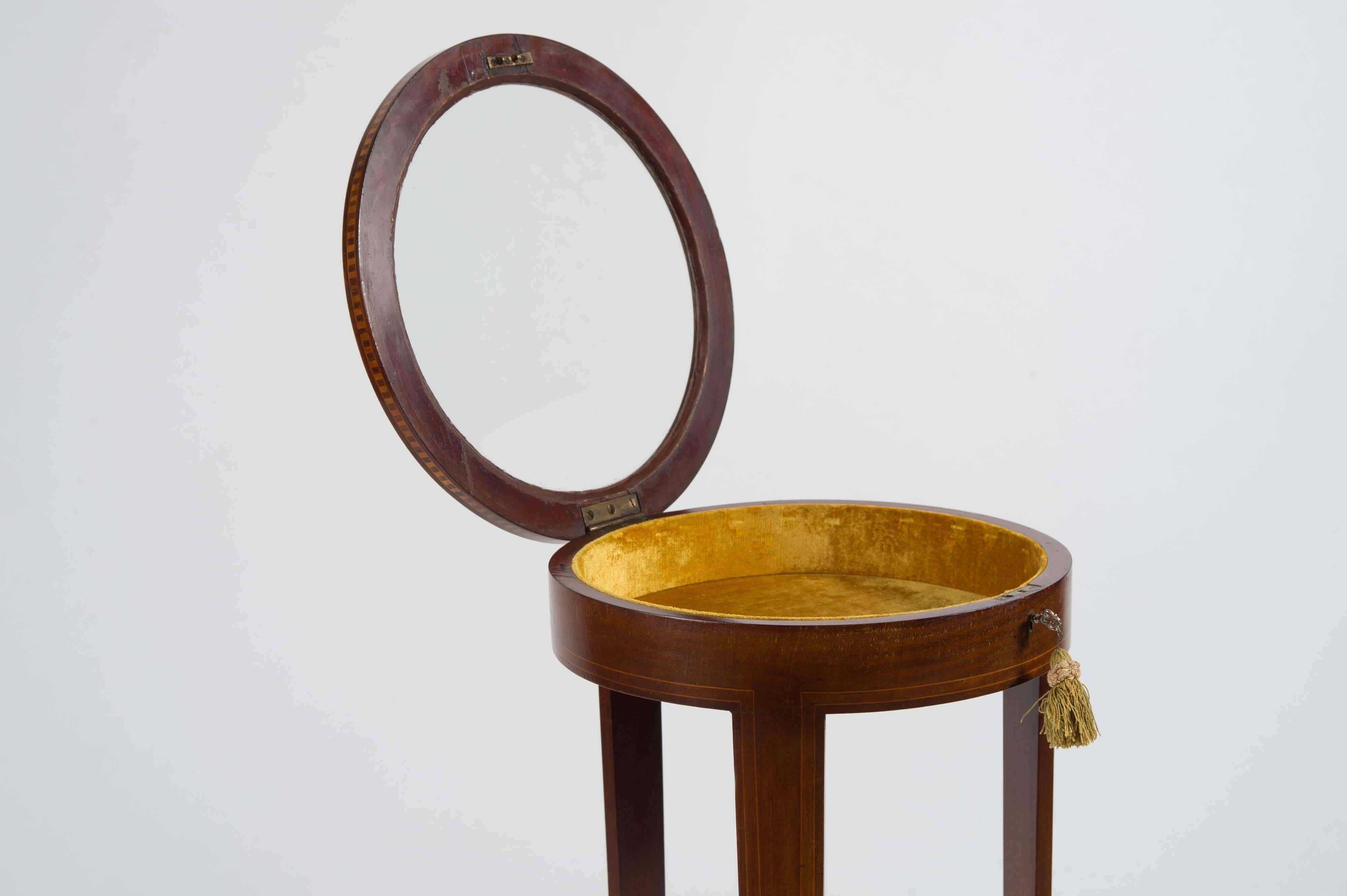 Early 20th Century Edwardian Mahogany Circular Bijouterie Table with Gold Velvet 4