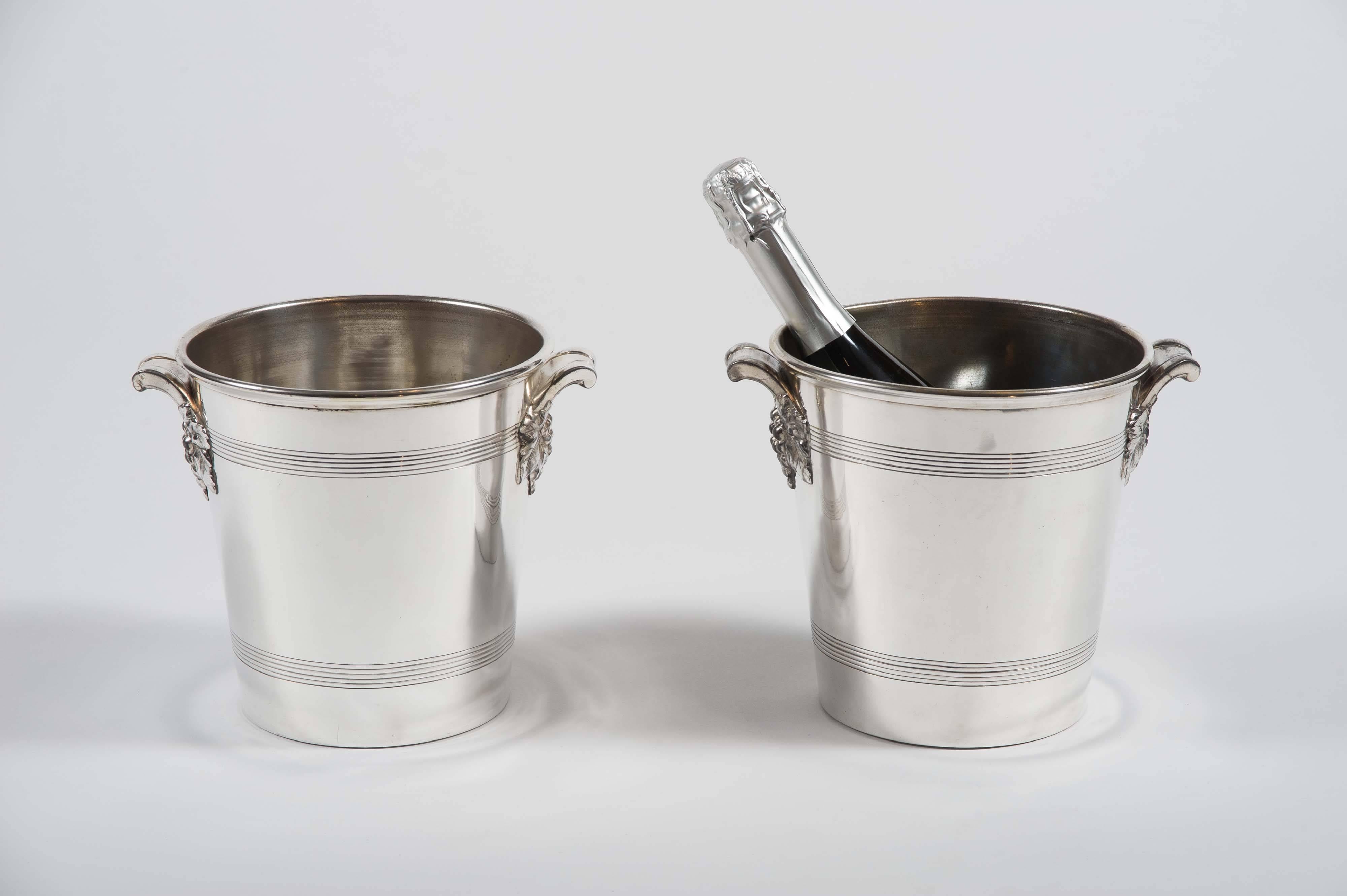A good pair of plated ice buckets for wine or Champagne, the handles of simulated vines and grapes.
Stamped TETE LEROY.