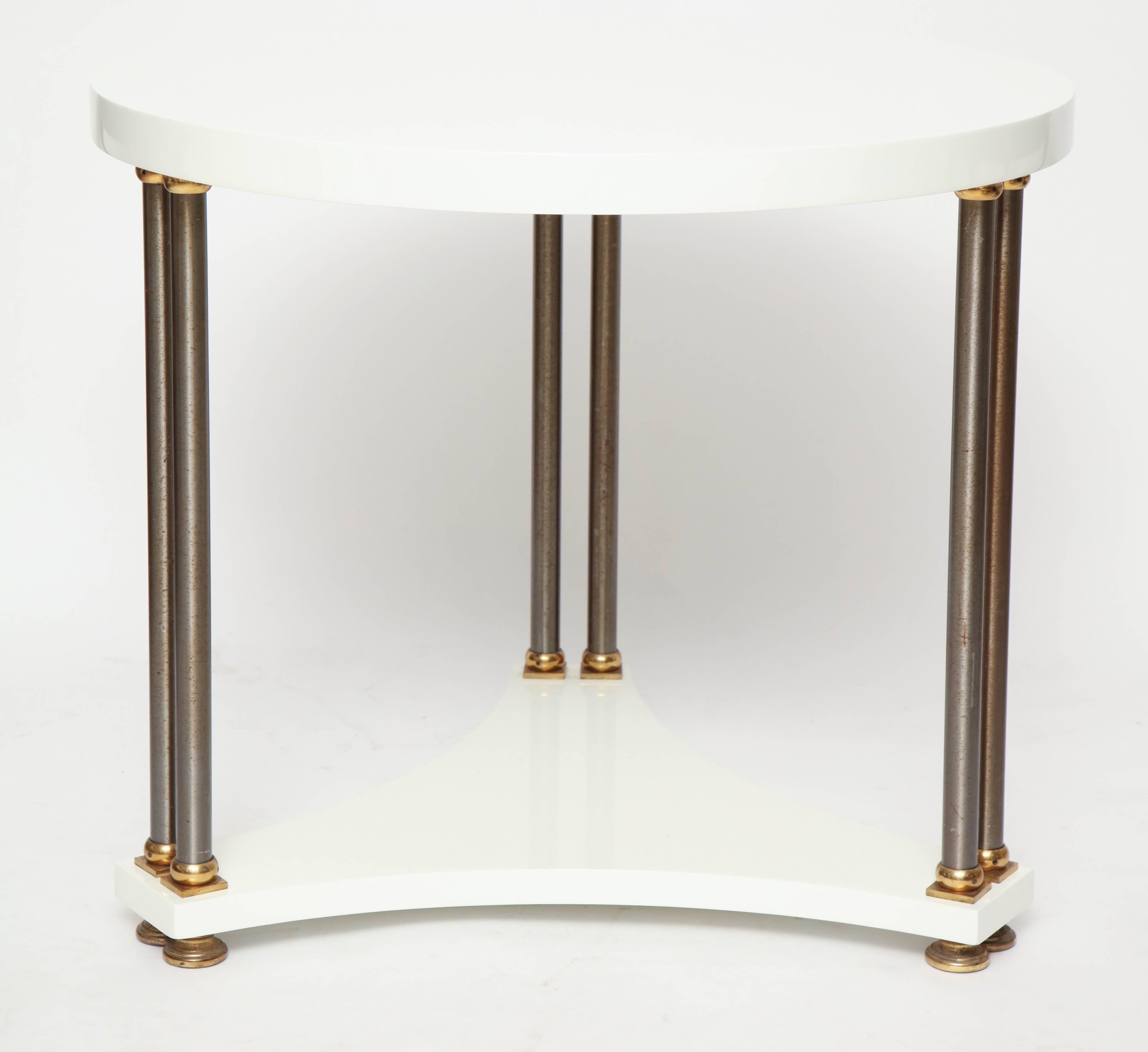 Art Deco Round 1940s White Lacquer Side Table with Brass Legs, in the Manner of Jansen
