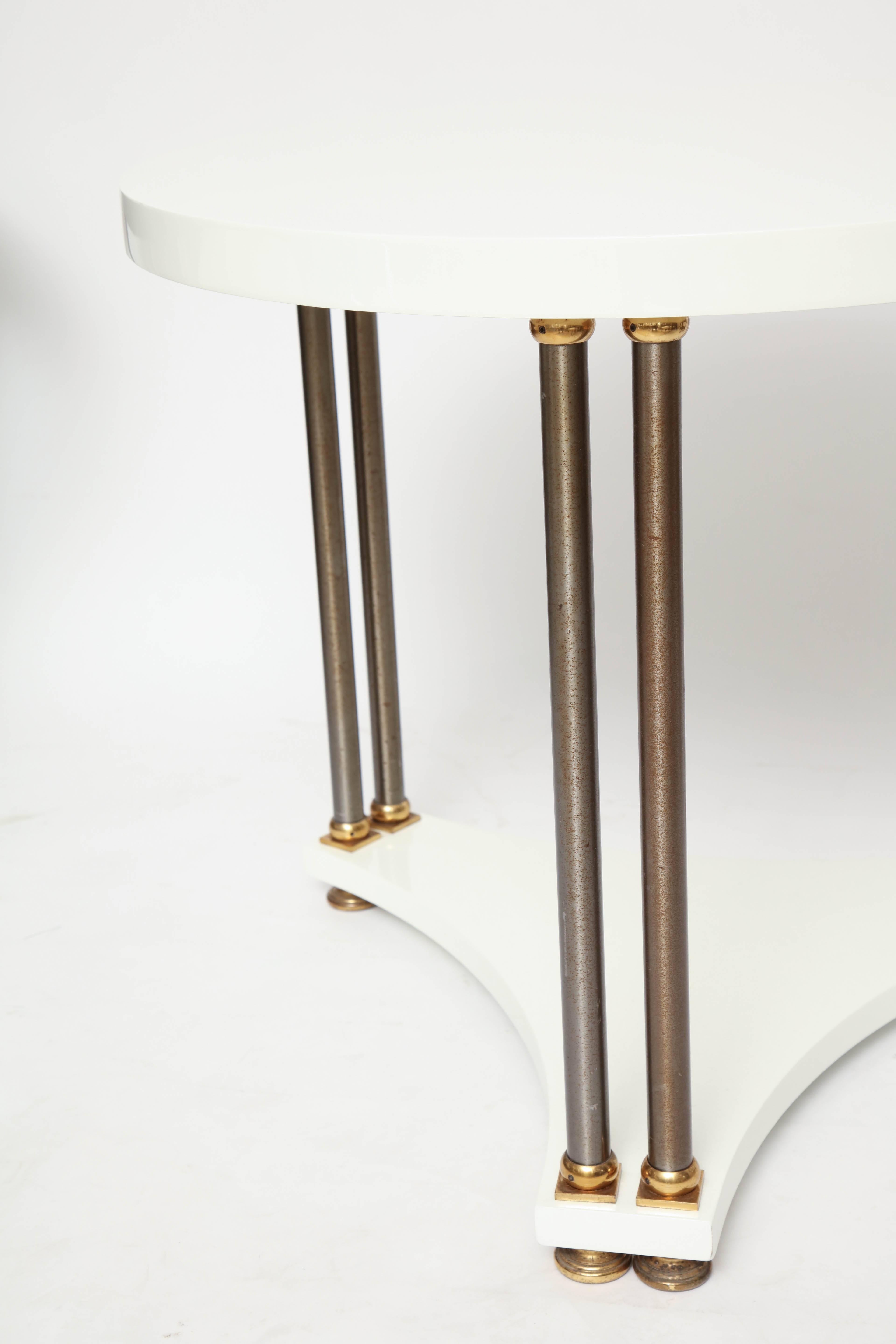 Round 1940s White Lacquer Side Table with Brass Legs, in the Manner of Jansen In Excellent Condition In New York, NY
