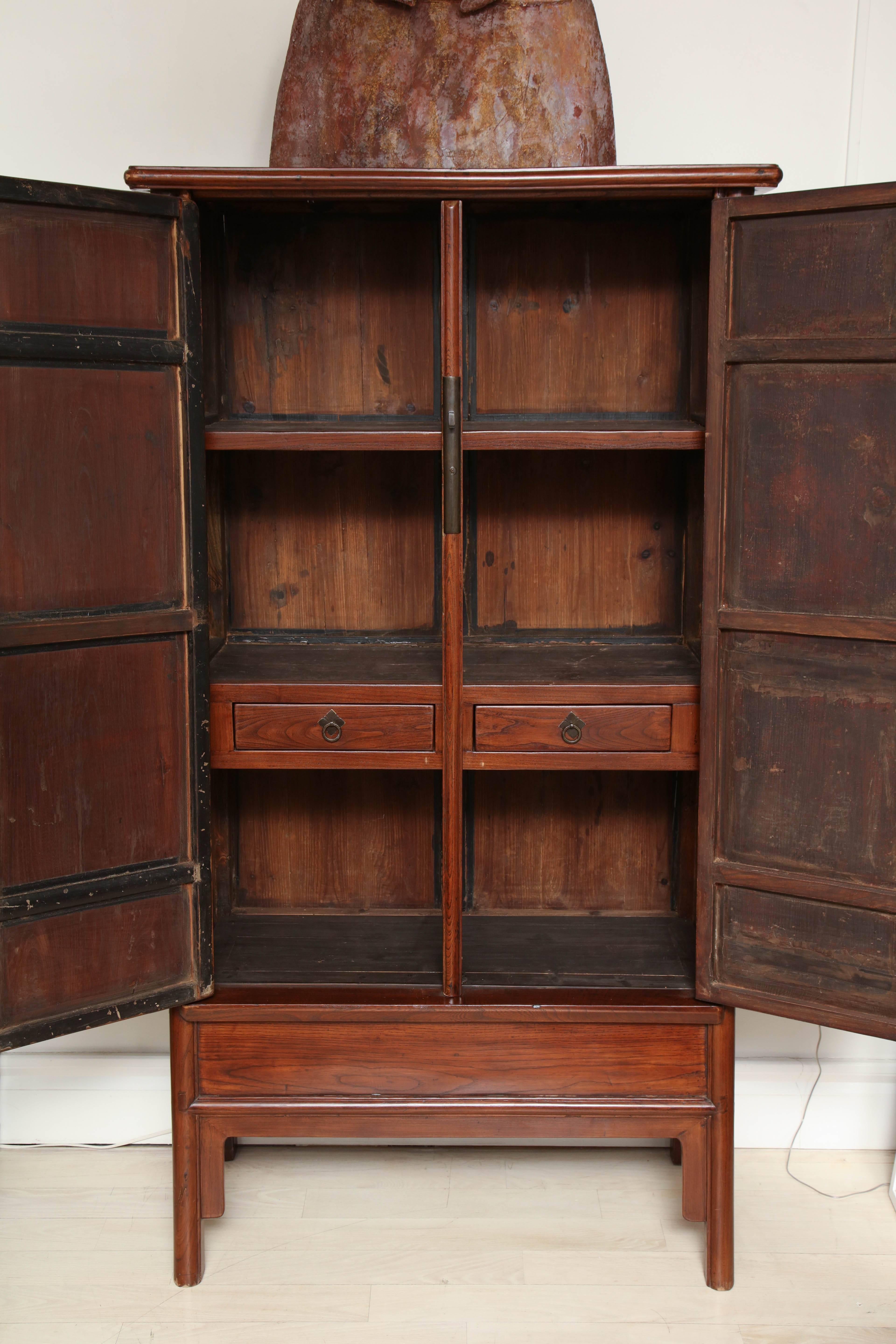 Early 19th Century Chinese Elm Armoire or Cabinet For Sale 2