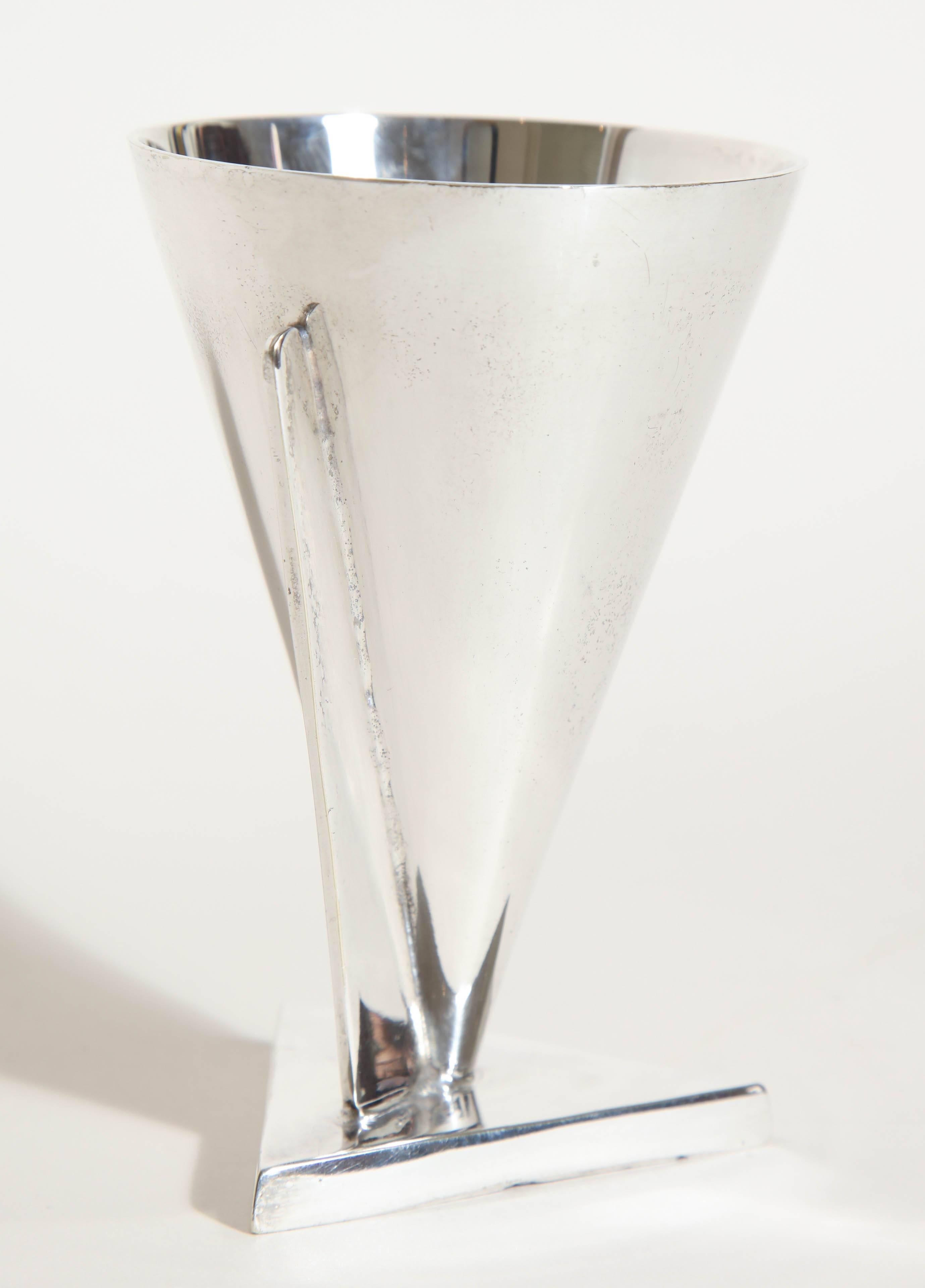 French Art Deco Silver Plated Cocktail Coupe Attributed to Maison Desny In Excellent Condition For Sale In New York, NY