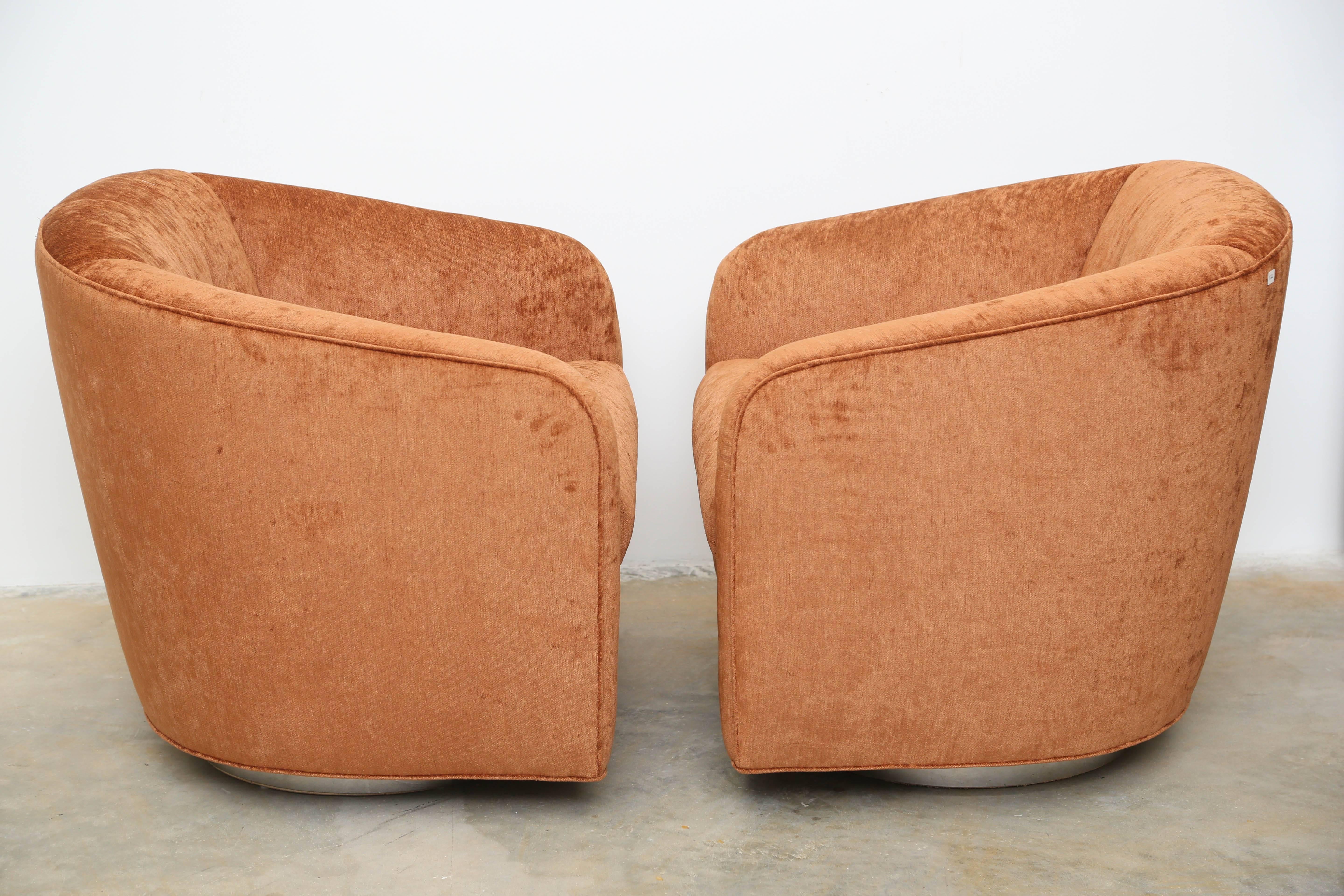 Pair of very comfortable swivel armchairs, re-upholstered in a soft velvet fabric.
Midcentury.