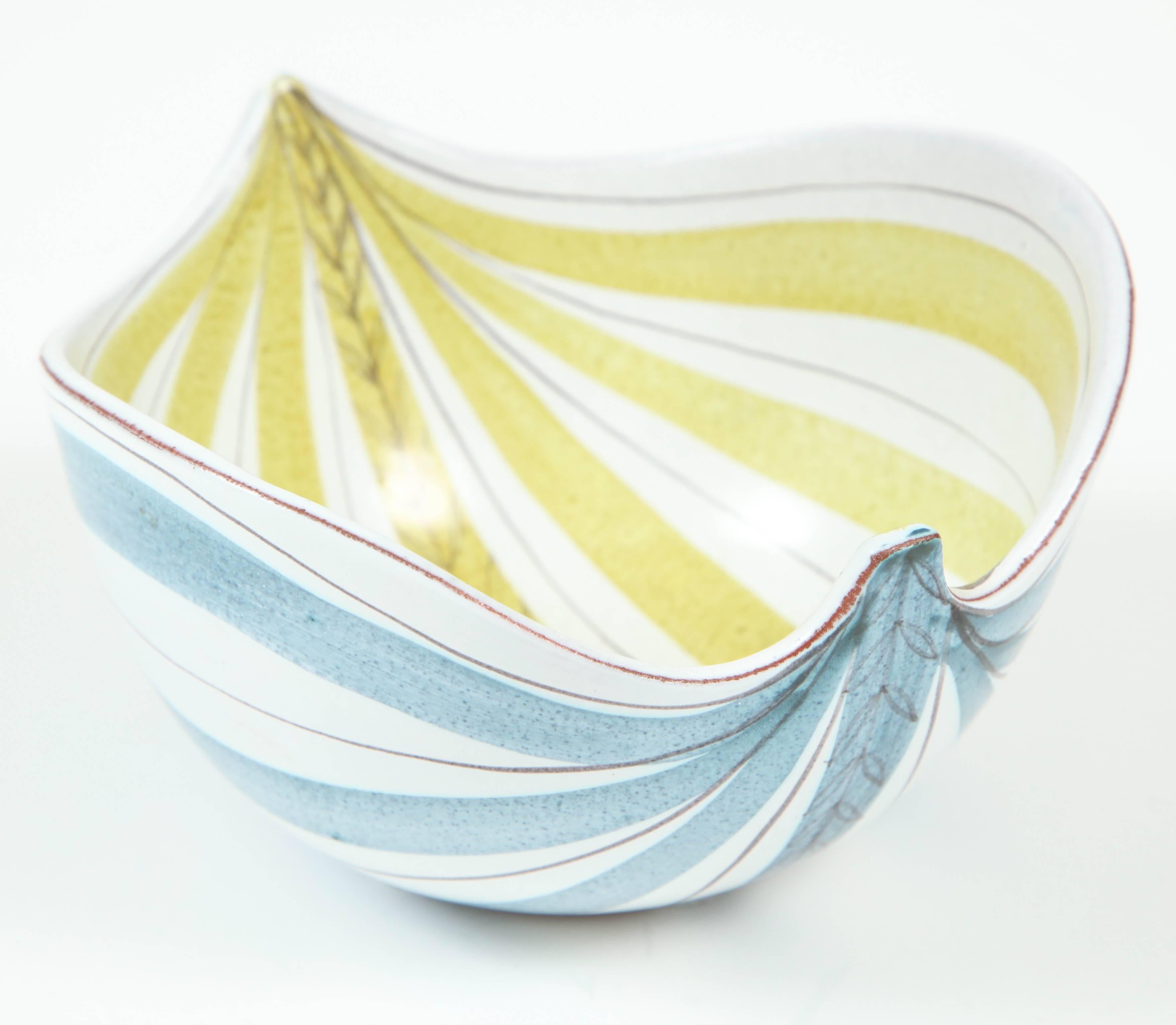 Decorative ceramic bowl by Stig Lindberg, Sweden, circa 1950.