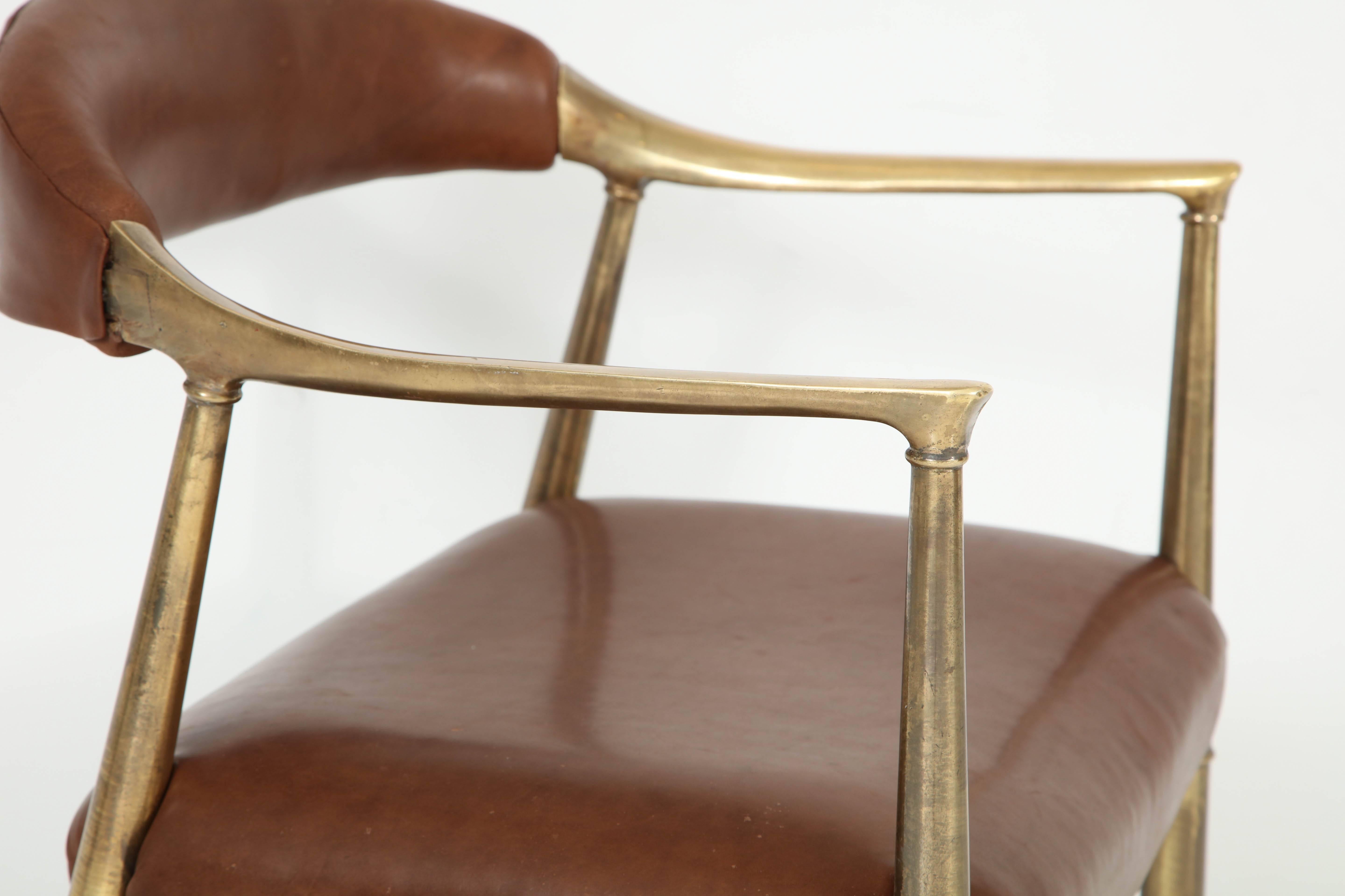 Italian Brass Armchair in Saddle Leather For Sale 1