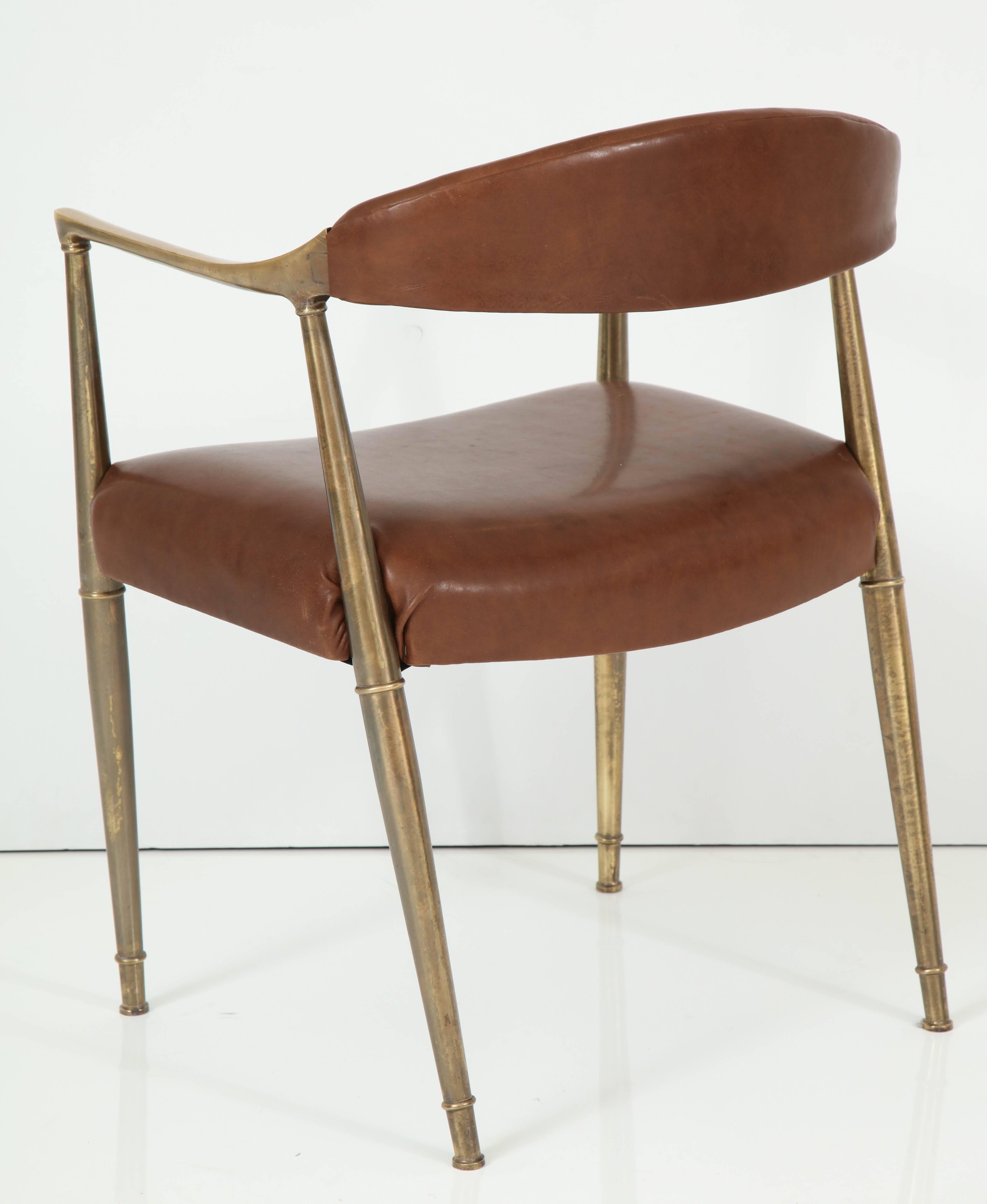 Mid-20th Century Italian Brass Armchair in Saddle Leather For Sale