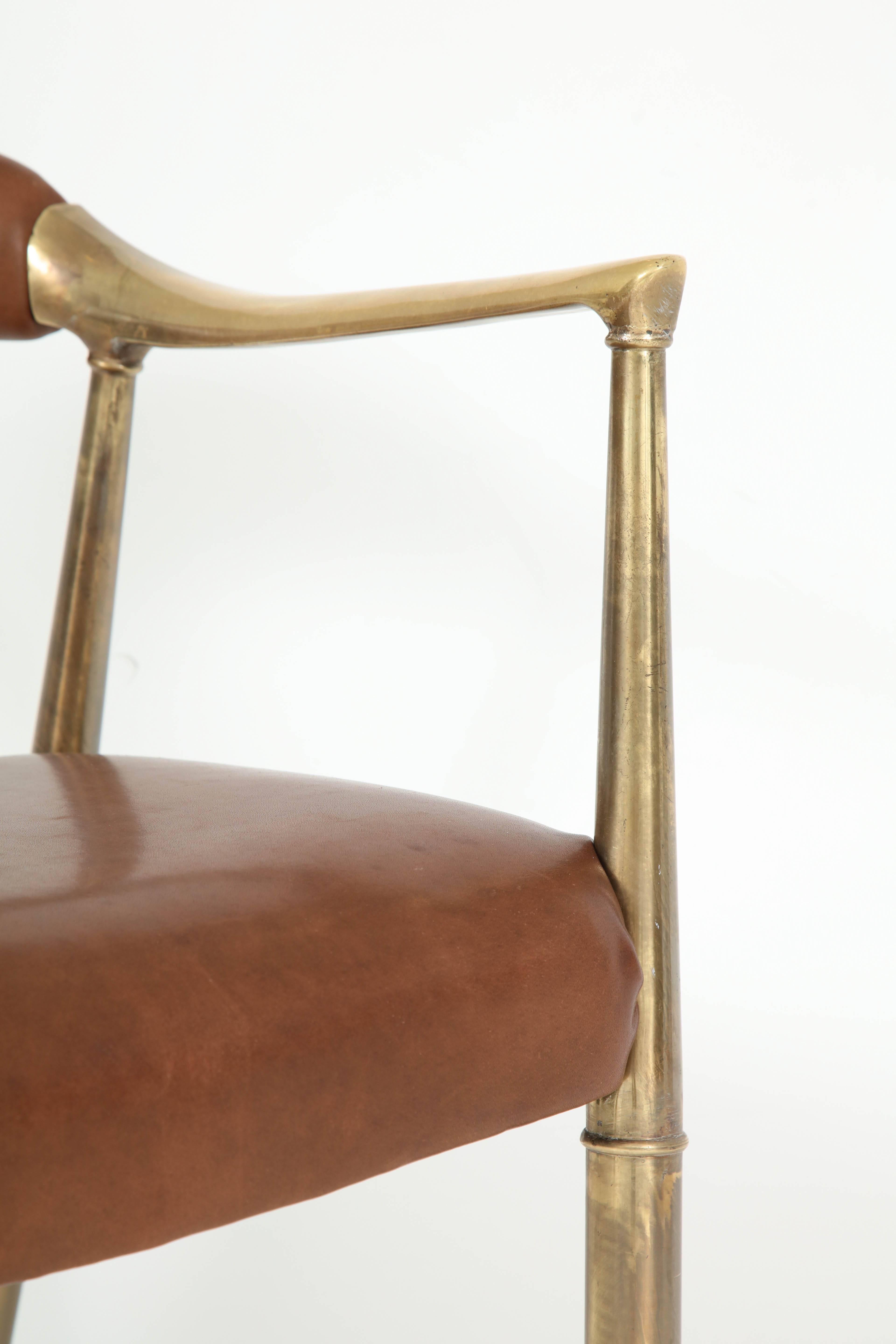 Italian Brass Armchair in Saddle Leather For Sale 2