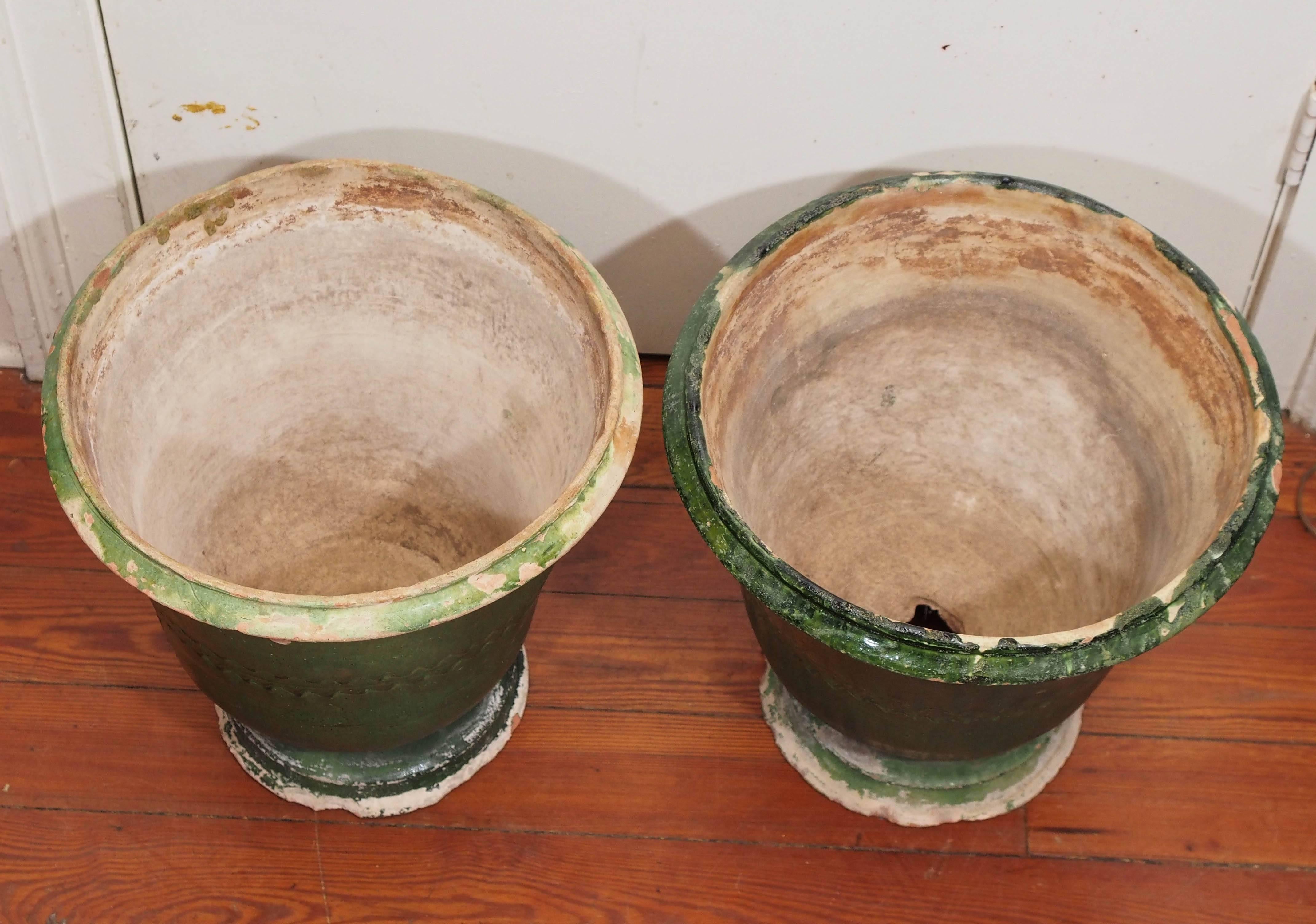 Pair of French Pots from Uzes In Good Condition For Sale In Natchez, MS
