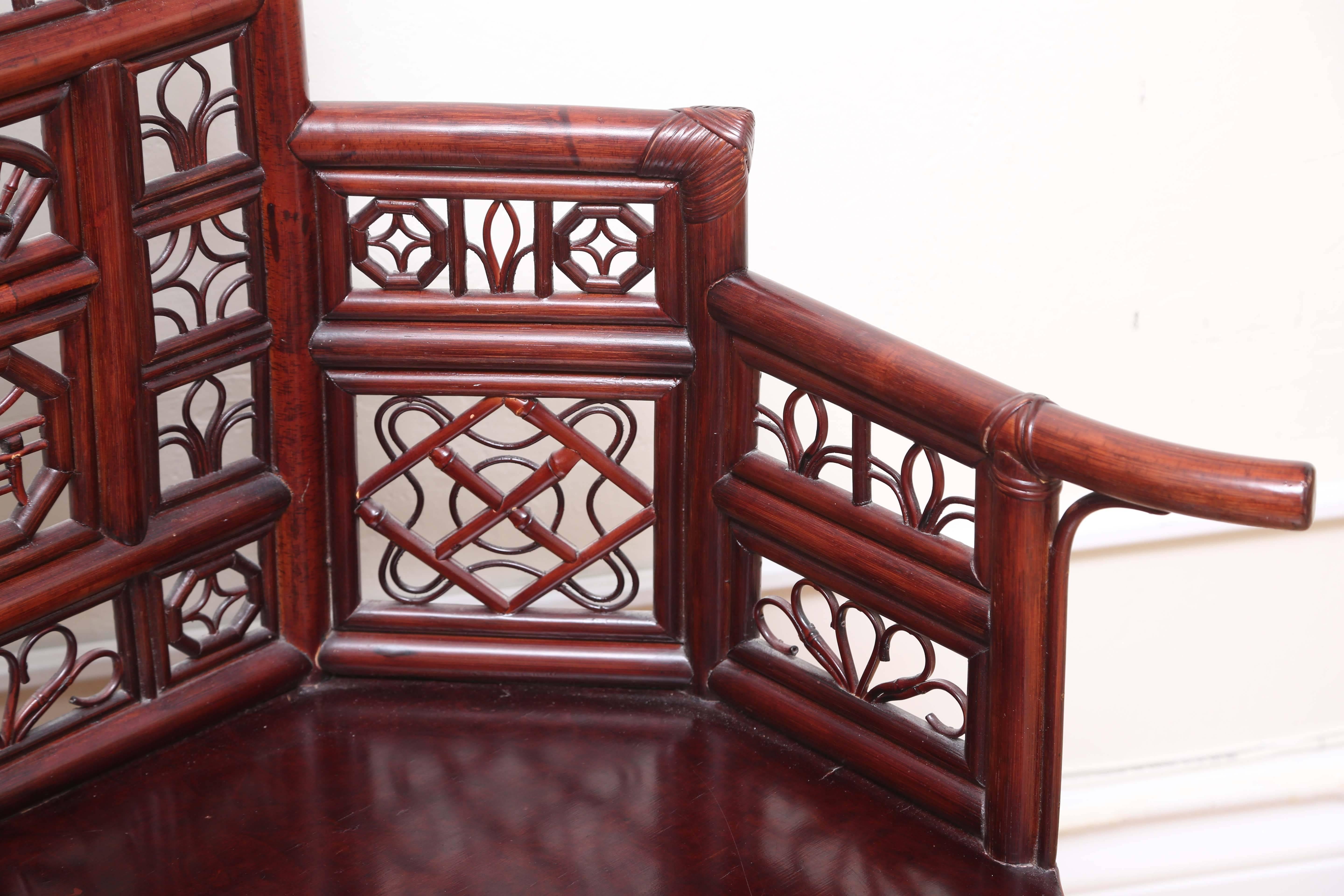 Vintage Rattan Pagoda Style Settee In Good Condition For Sale In West Palm Beach, FL