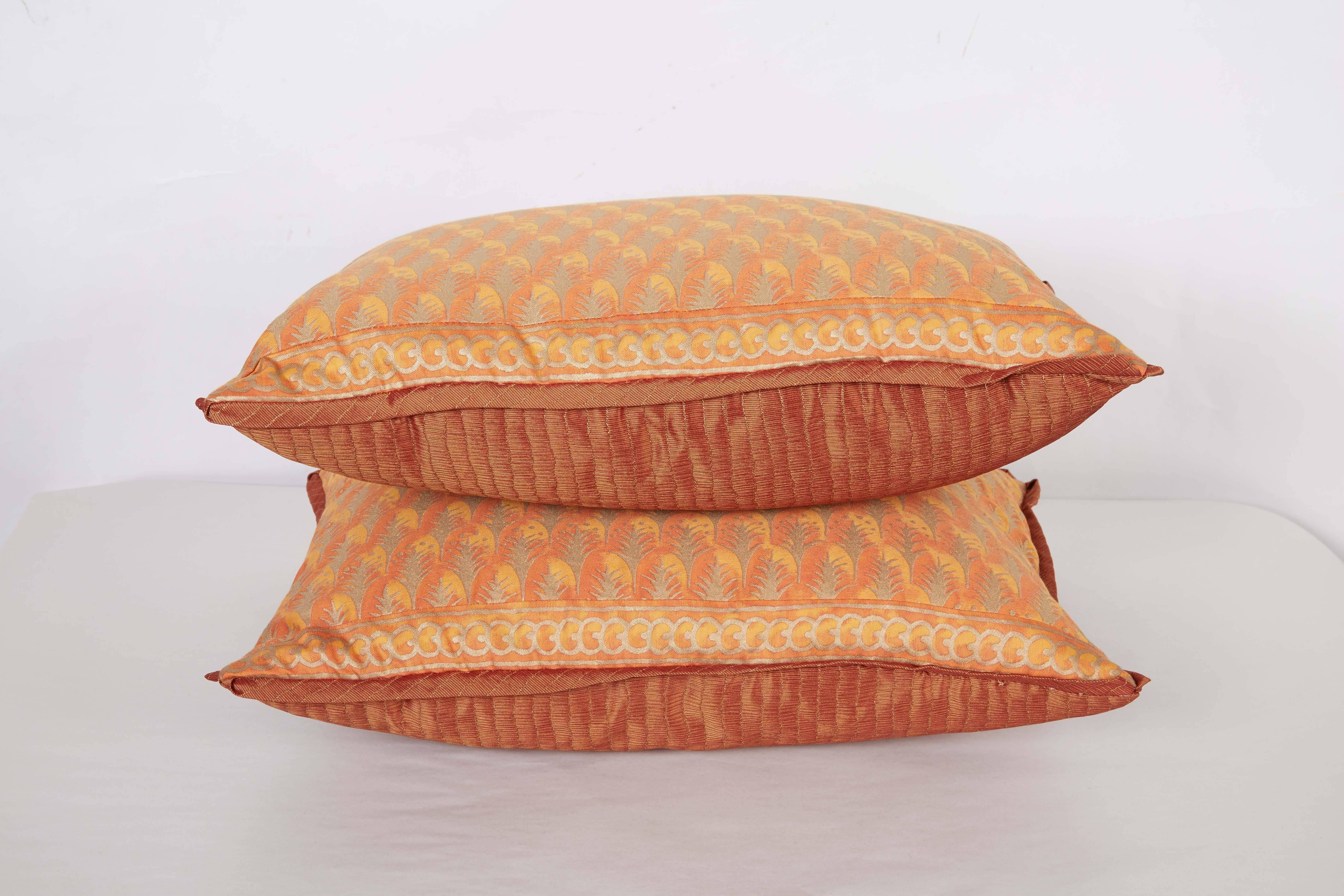 A pair of Fortuny fabric lumbar cushions in the Puimette pattern, apricot and silvery red color way, rouge taffeta backing with silk bias edging, the pattern inspired by an Egyptian motif. Newly made using vintage Fortuny fabric, circa 1960
50