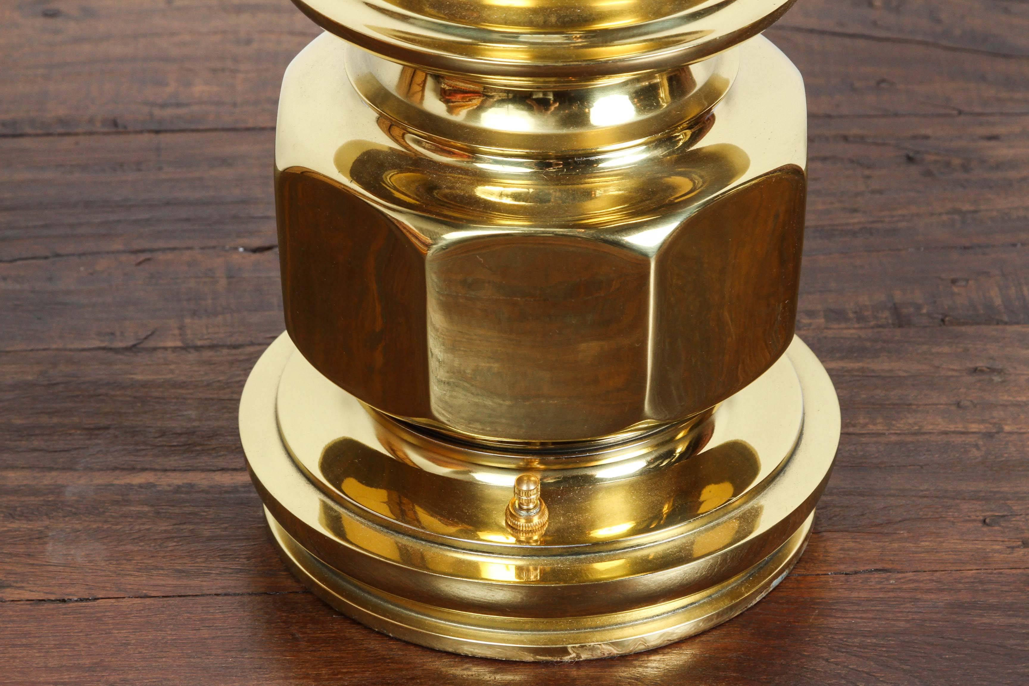 Paar Tischlampen aus poliertem Gold und Messing Fredrick Cooper Hollywood Regency-Stil im Zustand „Gut“ im Angebot in North Hollywood, CA