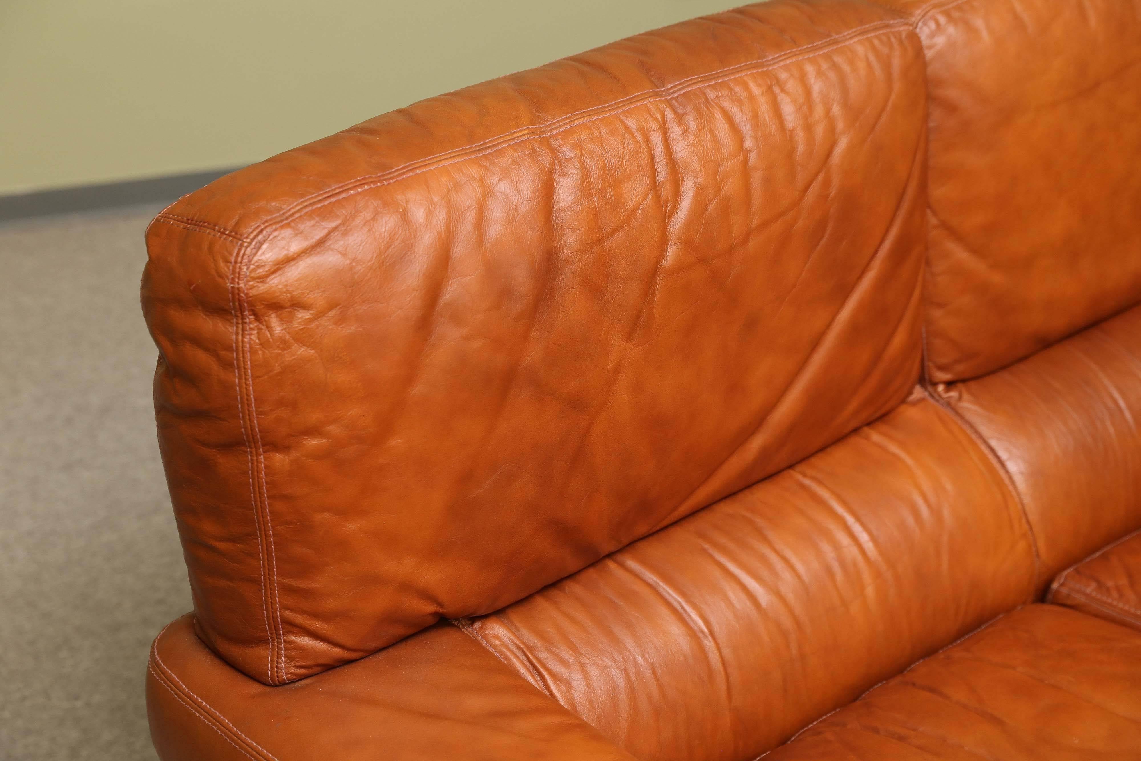 Italian Mid-Century Leather Sofa In Good Condition For Sale In Houston, TX