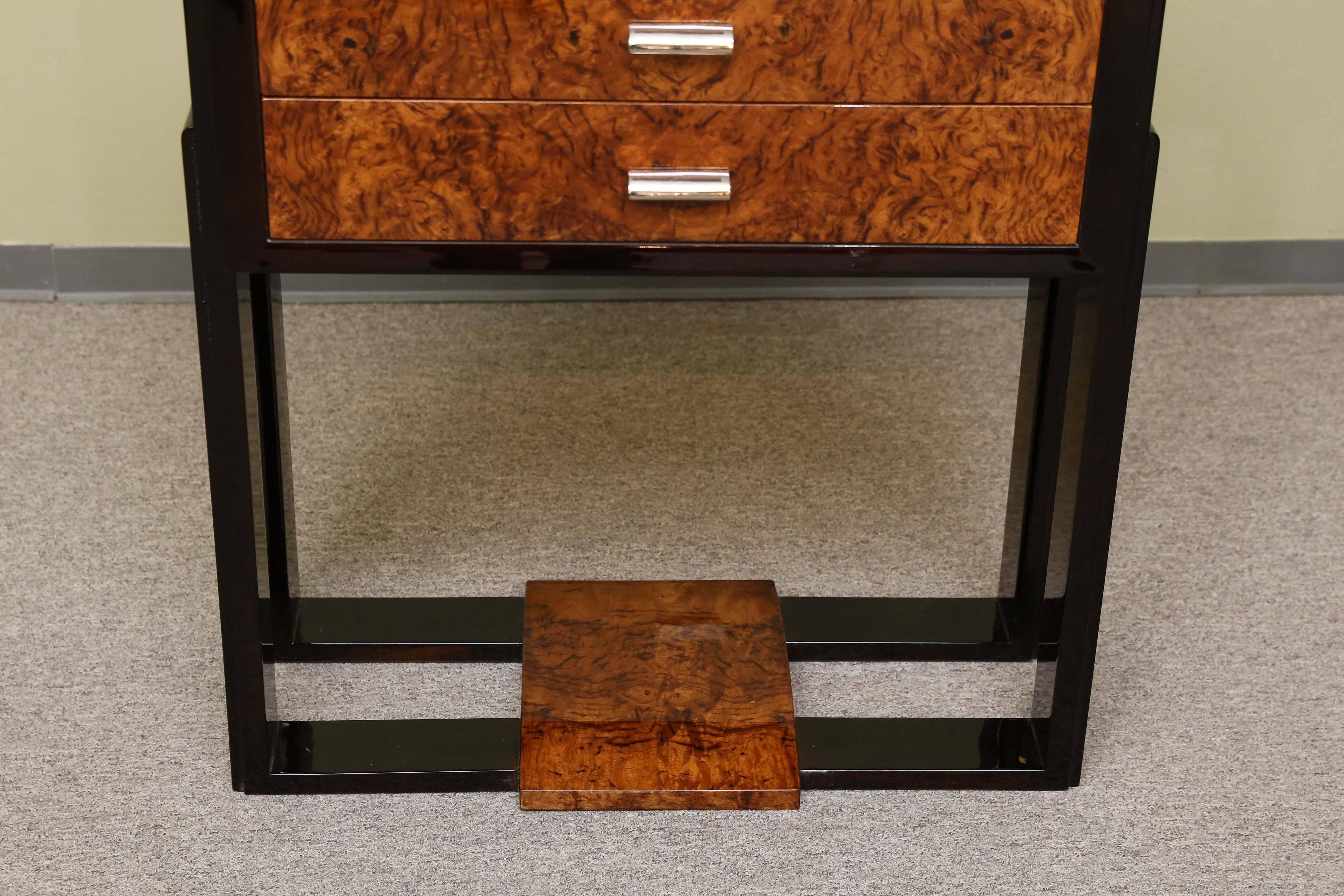 Art Deco French Side Tables in Walnut Veneer In Excellent Condition In Houston, TX