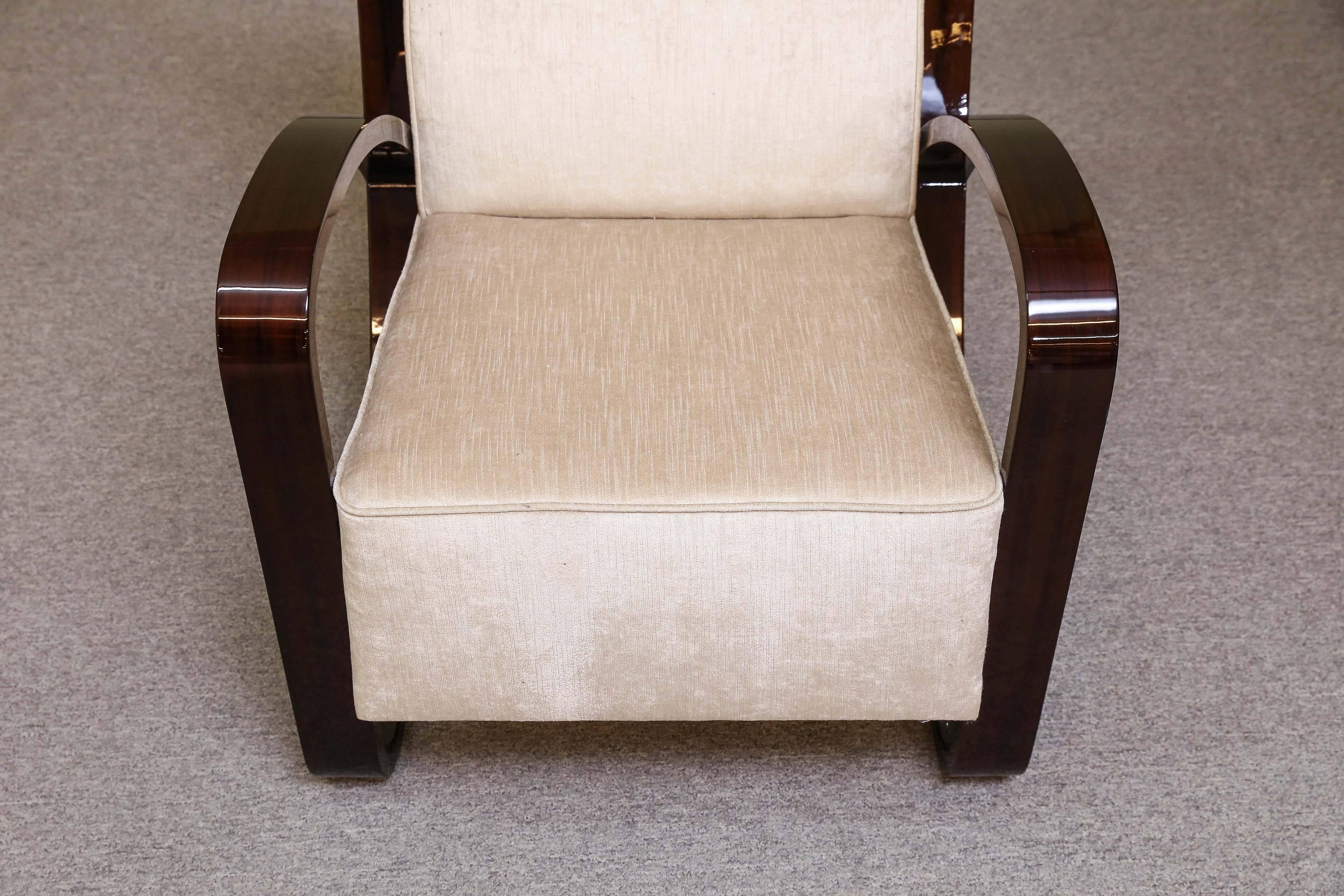 The armrests, back frame and curved legs are made out of fine walnut wood. The sit and a back is reupholstered with a light grey velvety fabric.
Condition is perfect.

 Hungary, circa 1930s

Measures: 31” W x 31” D x 33” H.
   