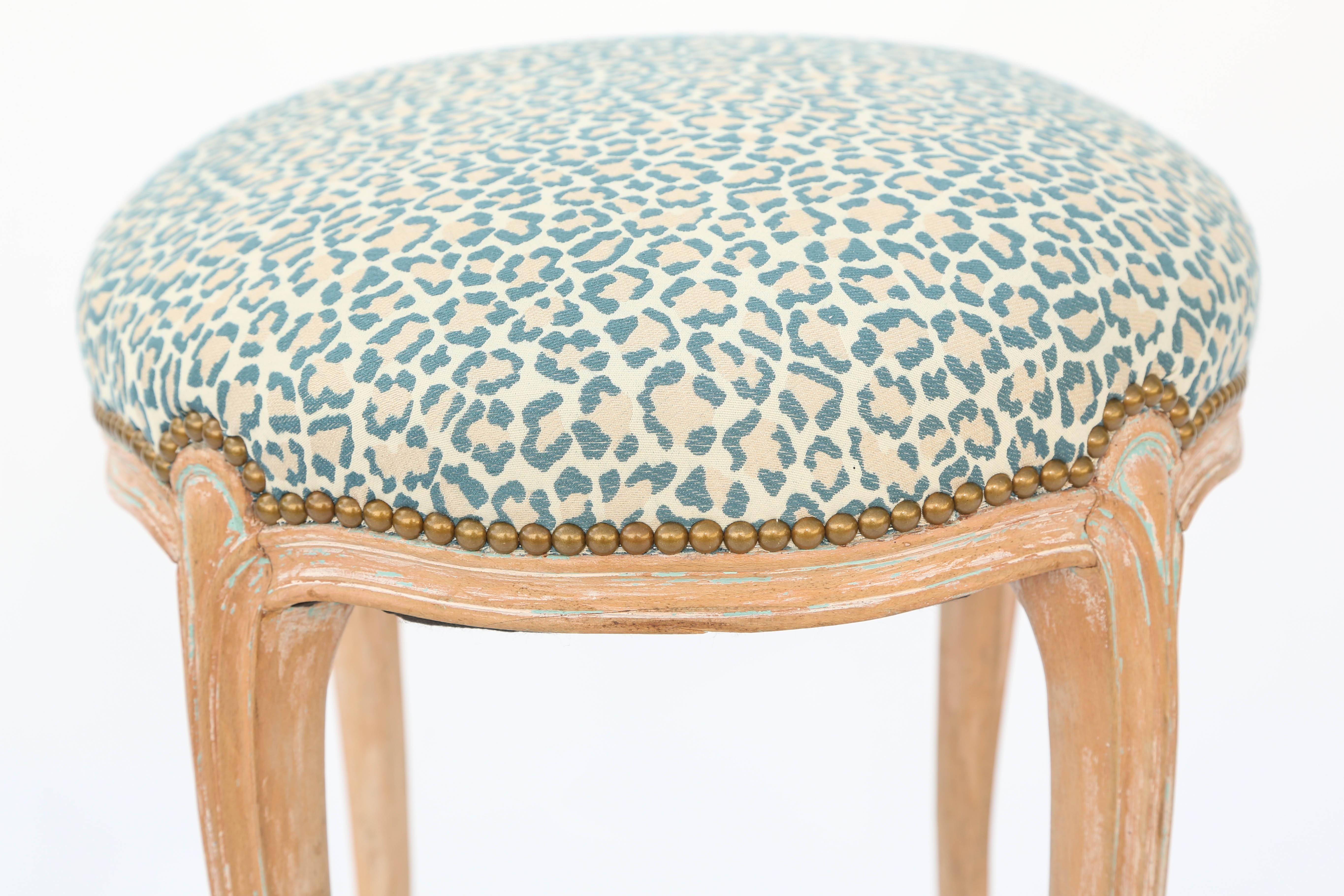 Oval Louis XV Stool with Pickled Finish In Excellent Condition In West Palm Beach, FL