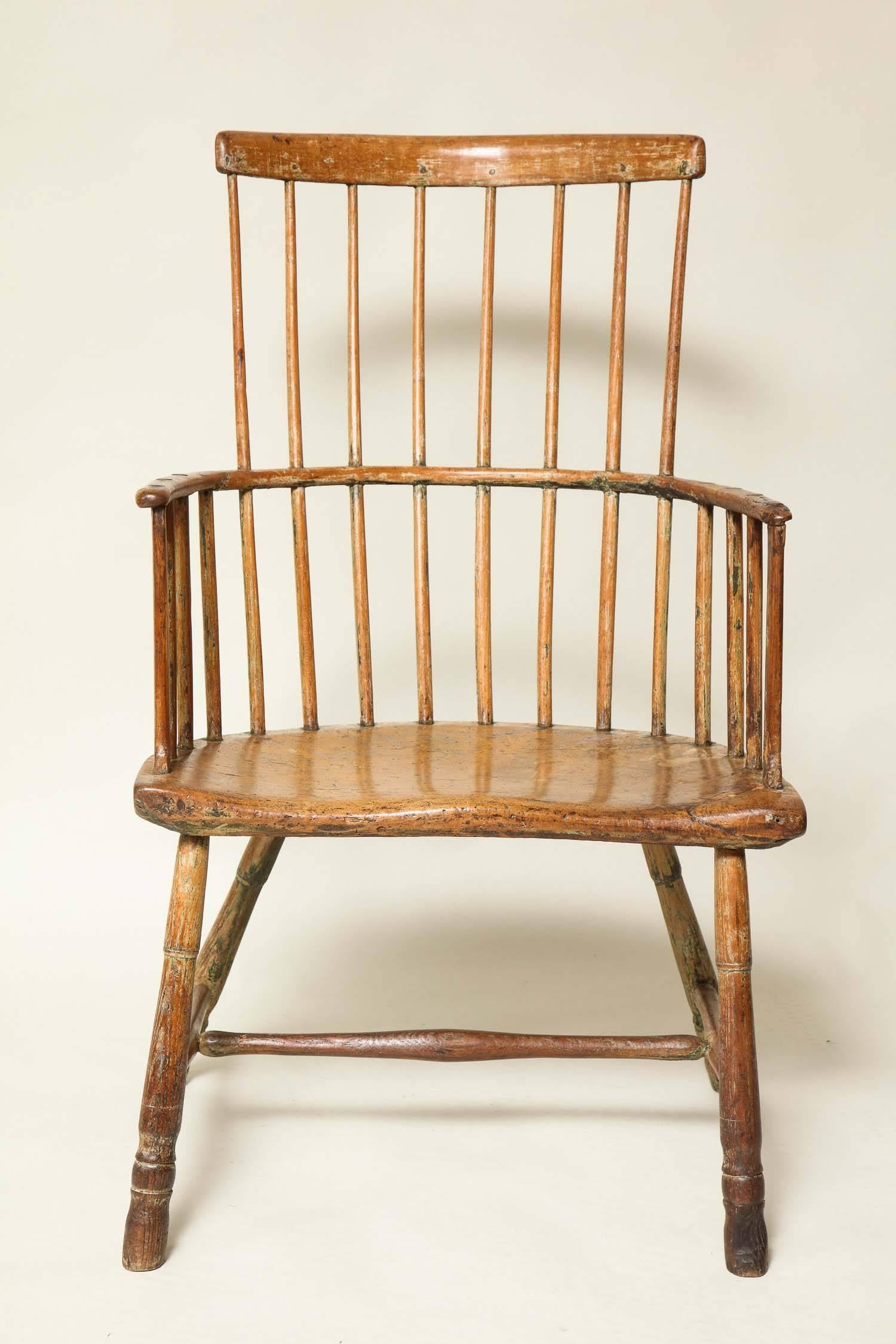 Very good 18th century English comb back Windsor armchair, the simple back supported by eight spindles, the bentwood arm with shaped end supports, over 