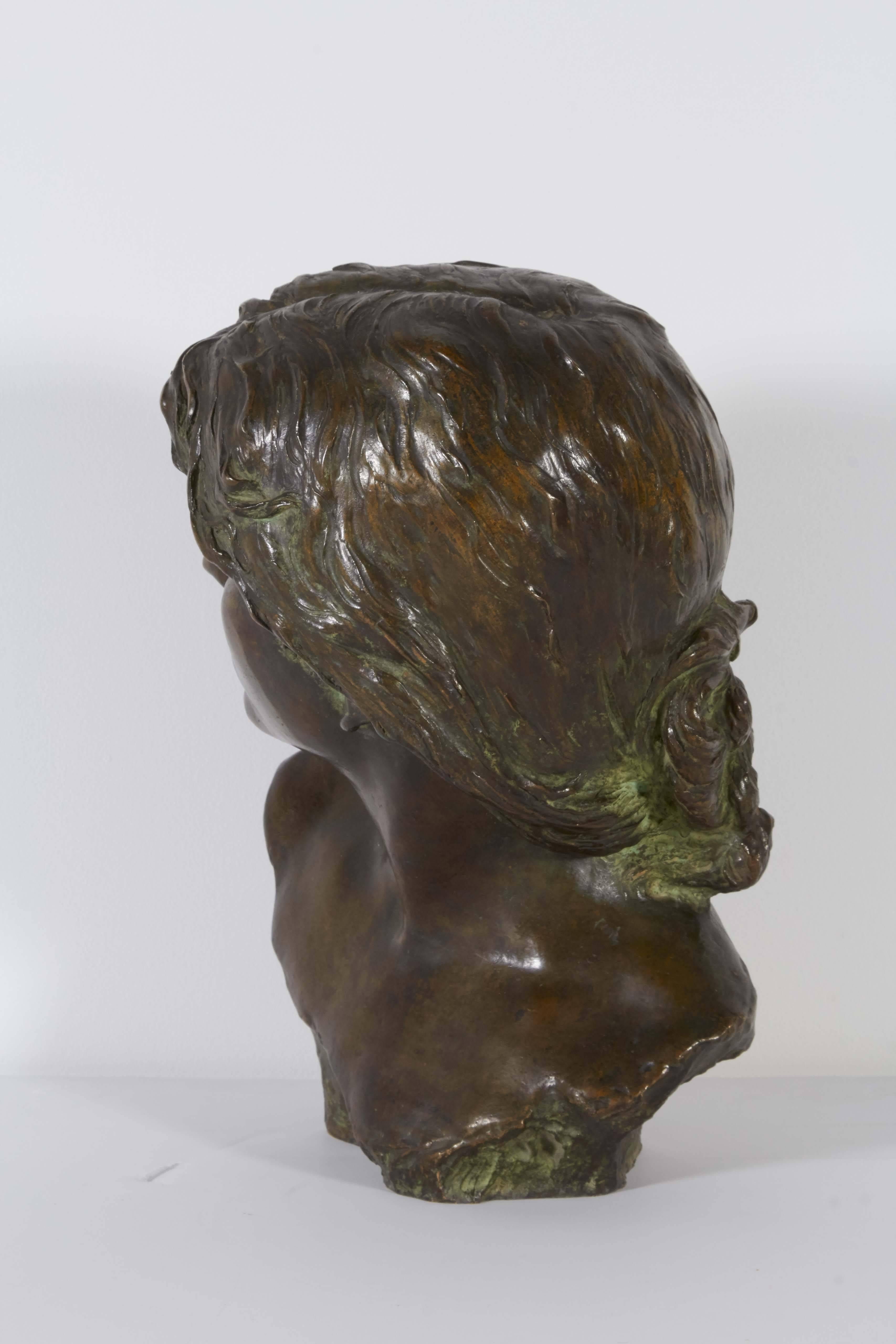 Bronze Female Bust In Good Condition For Sale In New York, NY