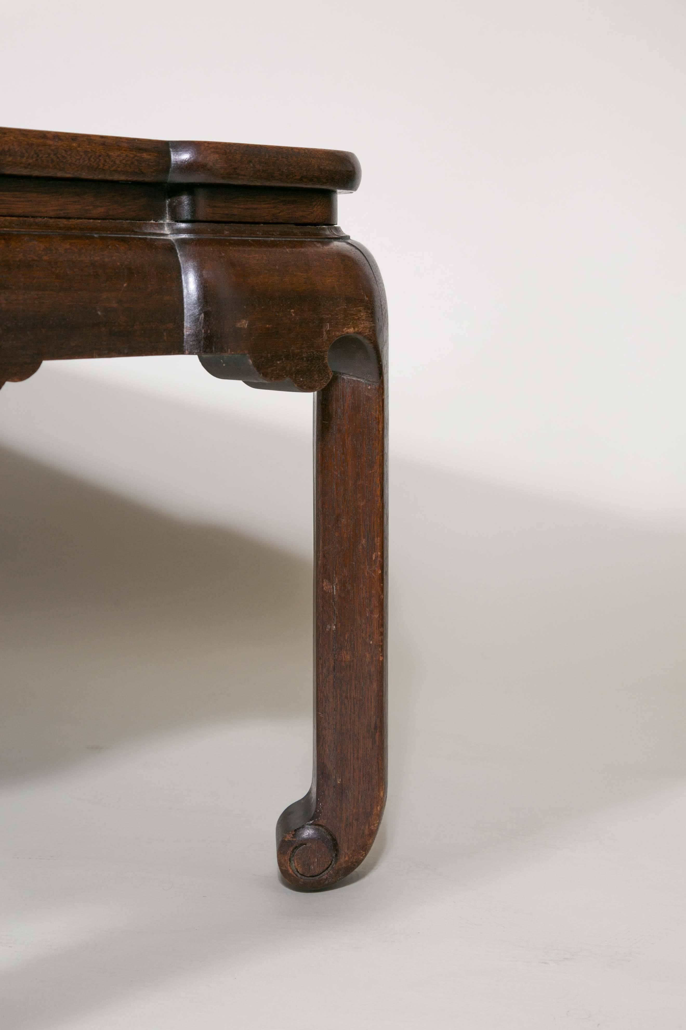 Coffee Table in Walnut with Églomisé Glass from the 20th Century ‘Chinoiserie’ 1